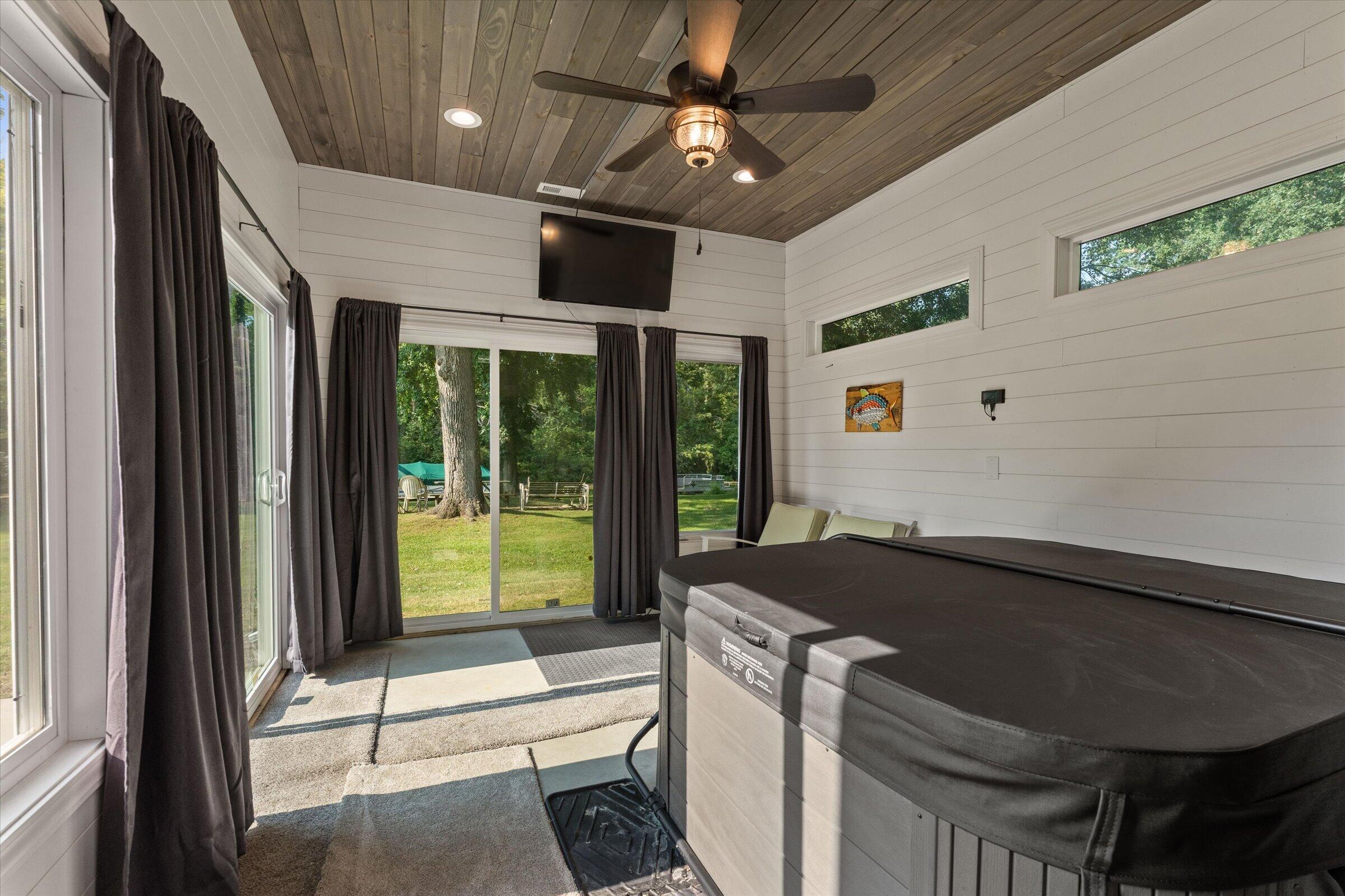 21684 Channel Parkway Edwardsburg MI 49112