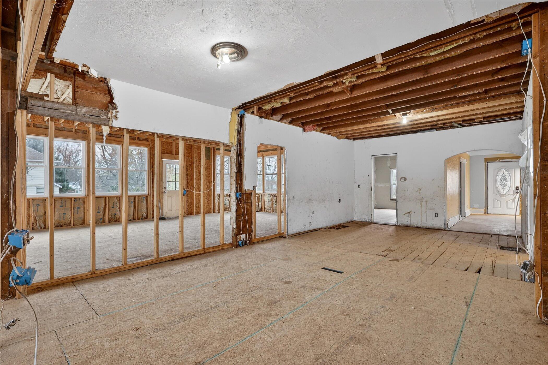 2328 Dean Lake Avenue NE Grand Rapids MI 49505