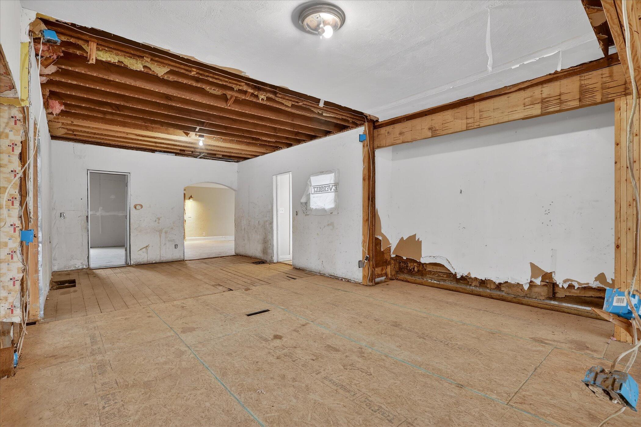 2328 Dean Lake Avenue NE Grand Rapids MI 49505