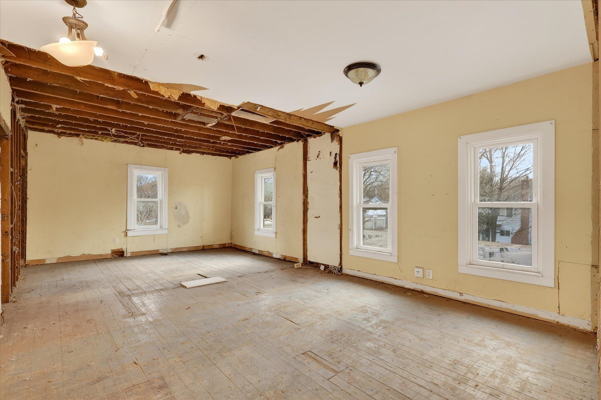 2328 Dean Lake Avenue NE Grand Rapids MI 49505