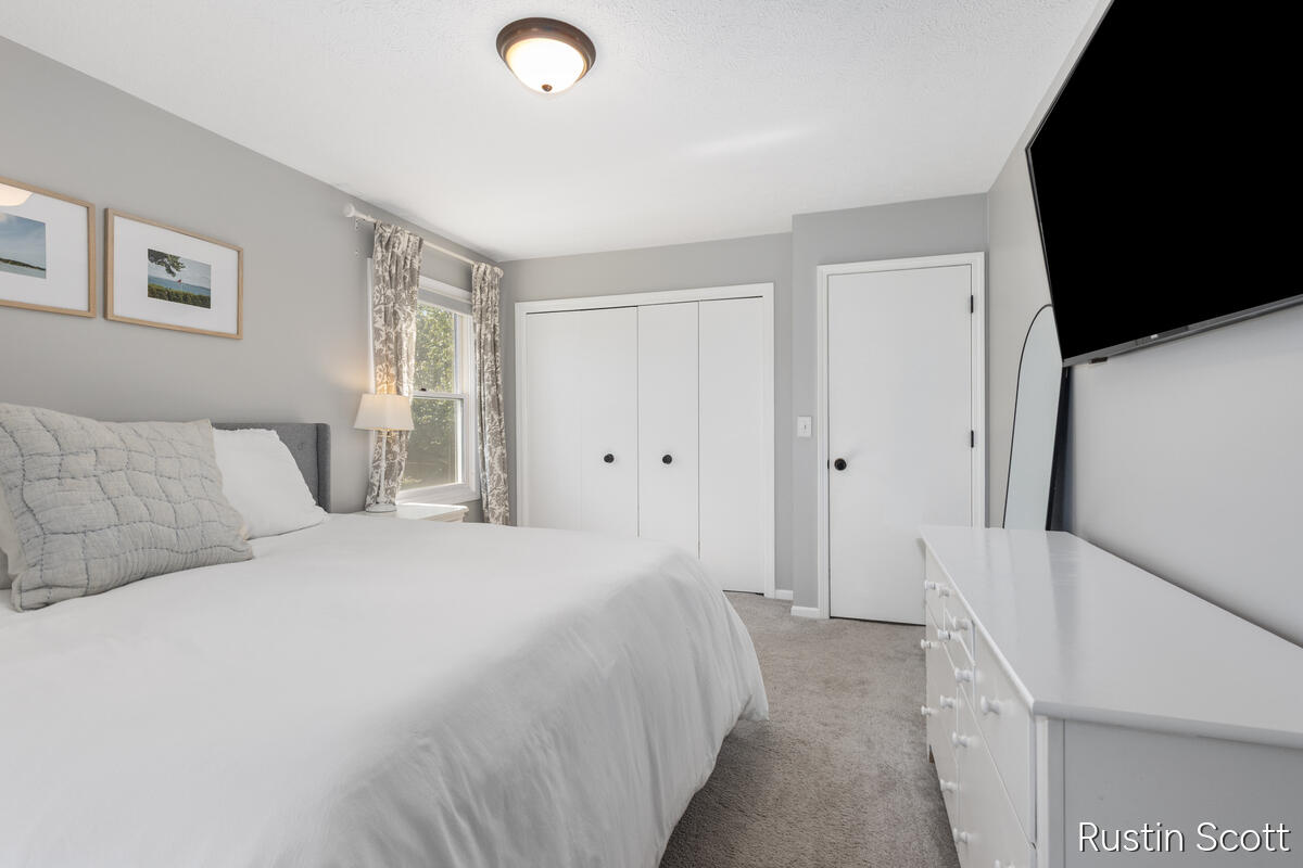 2680 Burgen Court NE Grand Rapids MI 49525