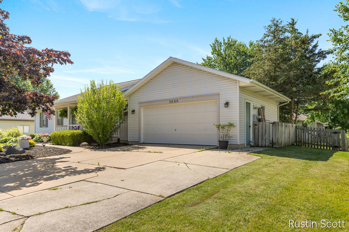 2680 Burgen Court NE Grand Rapids MI 49525