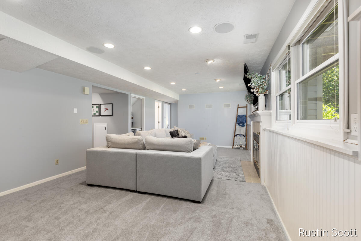2680 Burgen Court NE Grand Rapids MI 49525