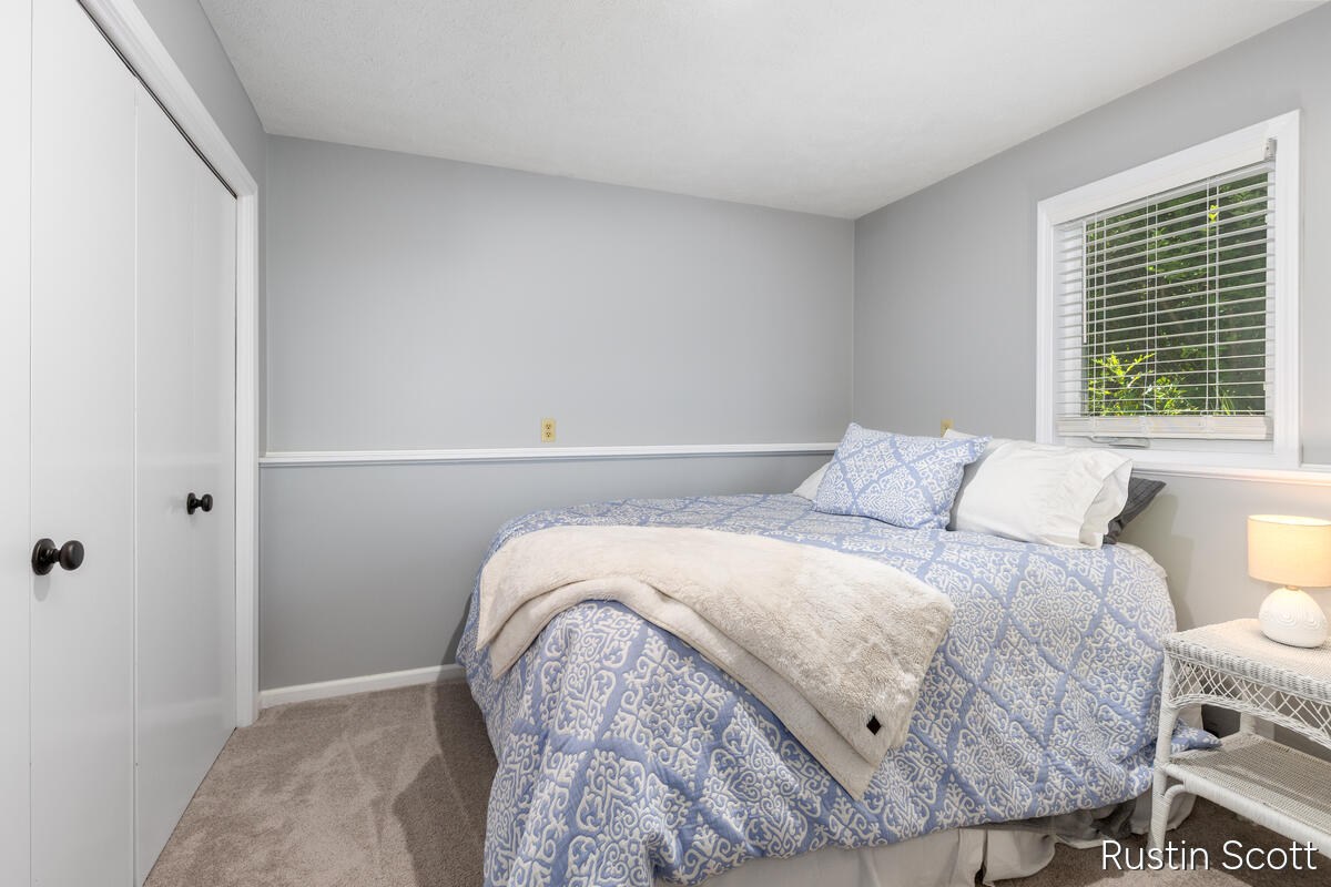 2680 Burgen Court NE Grand Rapids MI 49525