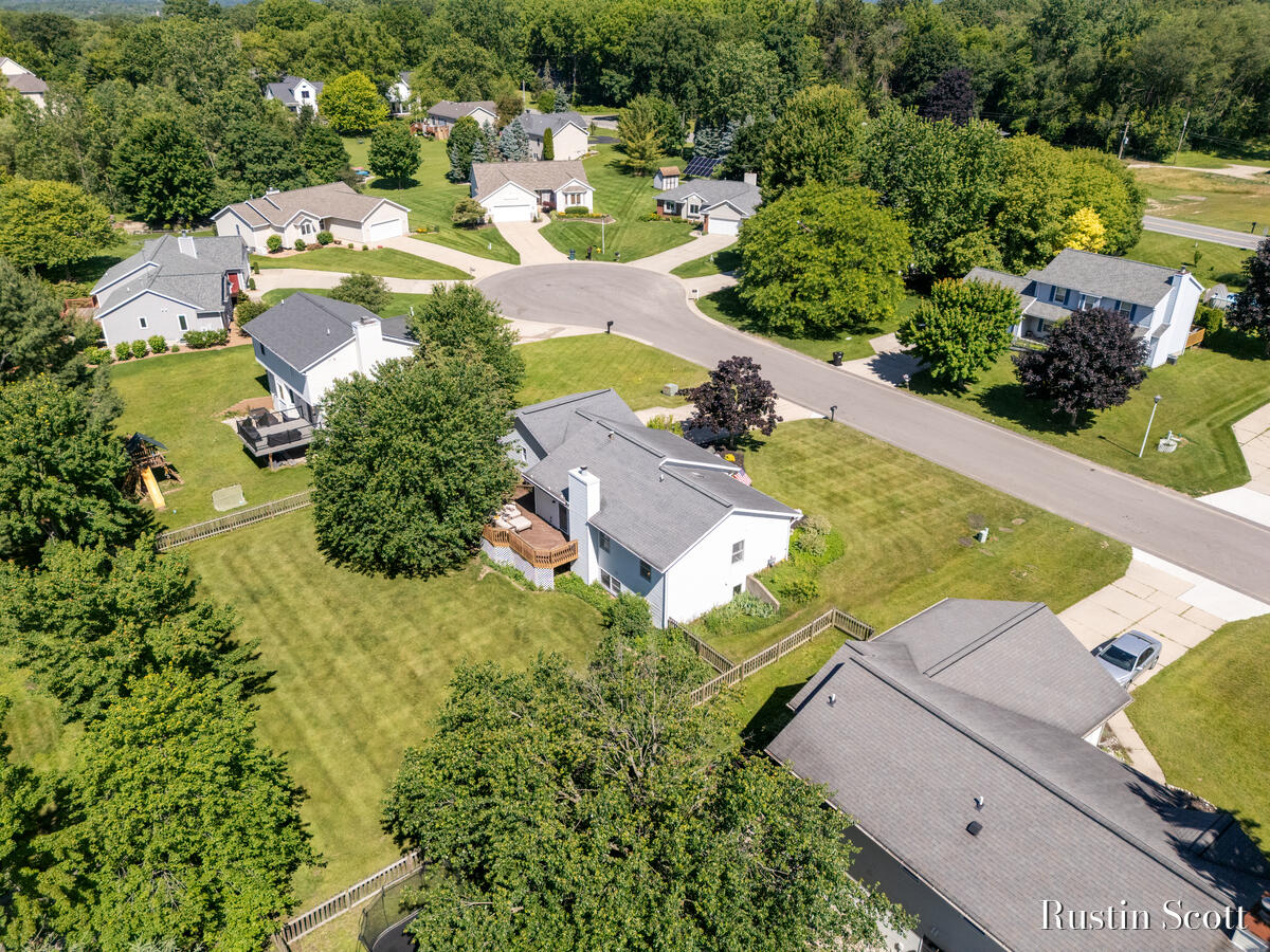 2680 Burgen Court NE Grand Rapids MI 49525