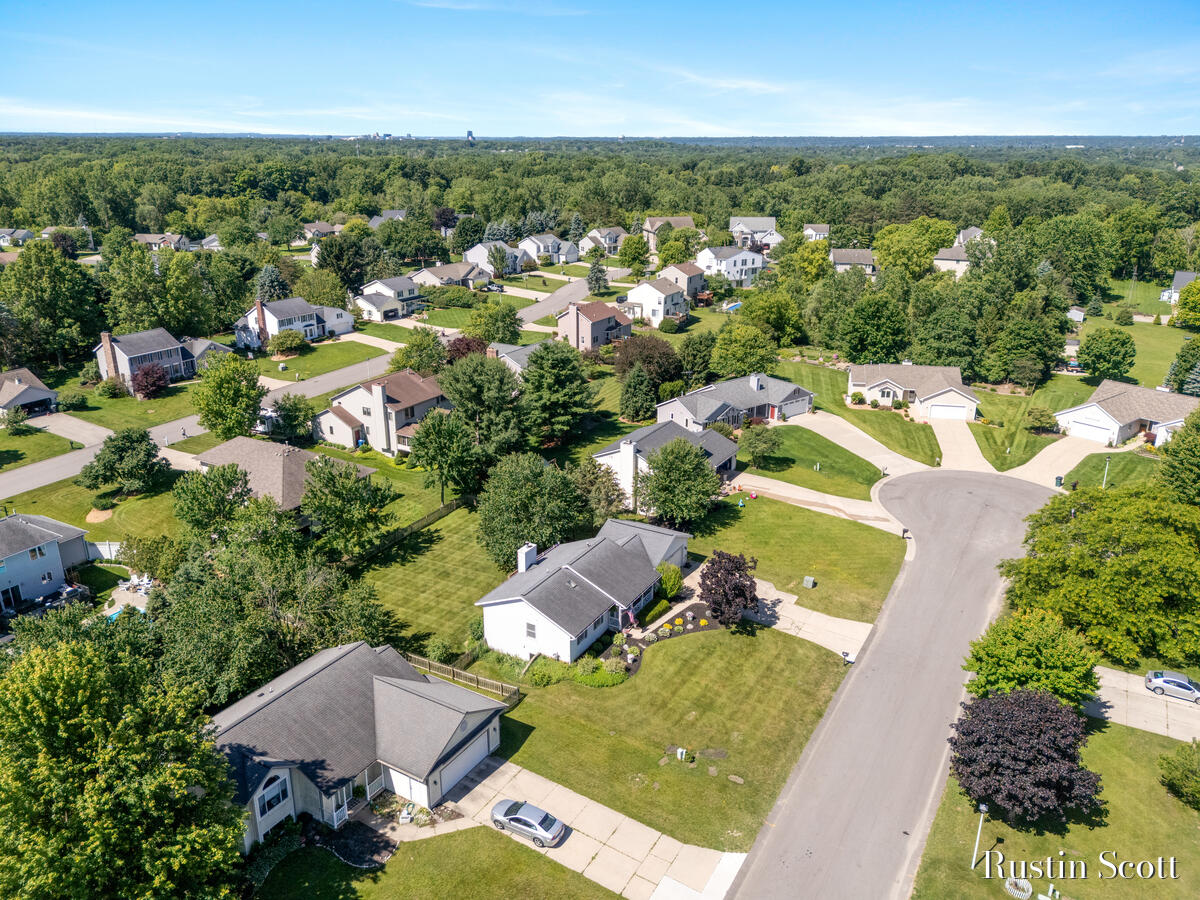 2680 Burgen Court NE Grand Rapids MI 49525