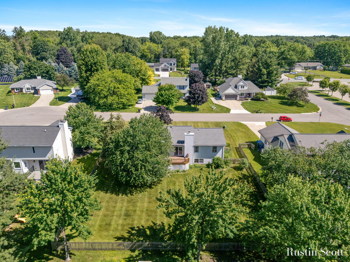 2680 Burgen Court NE Grand Rapids MI 49525