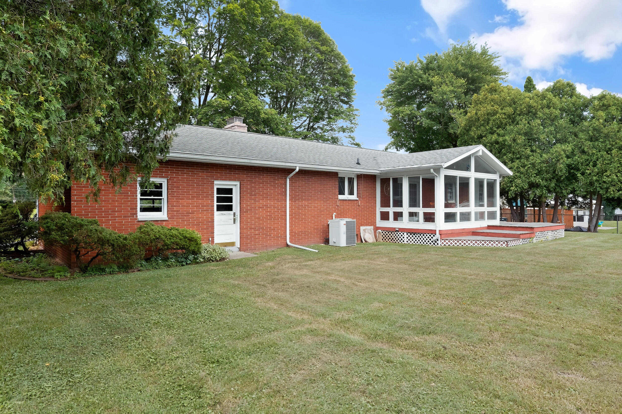 128 Schirmer Parkway Buchanan MI 49107