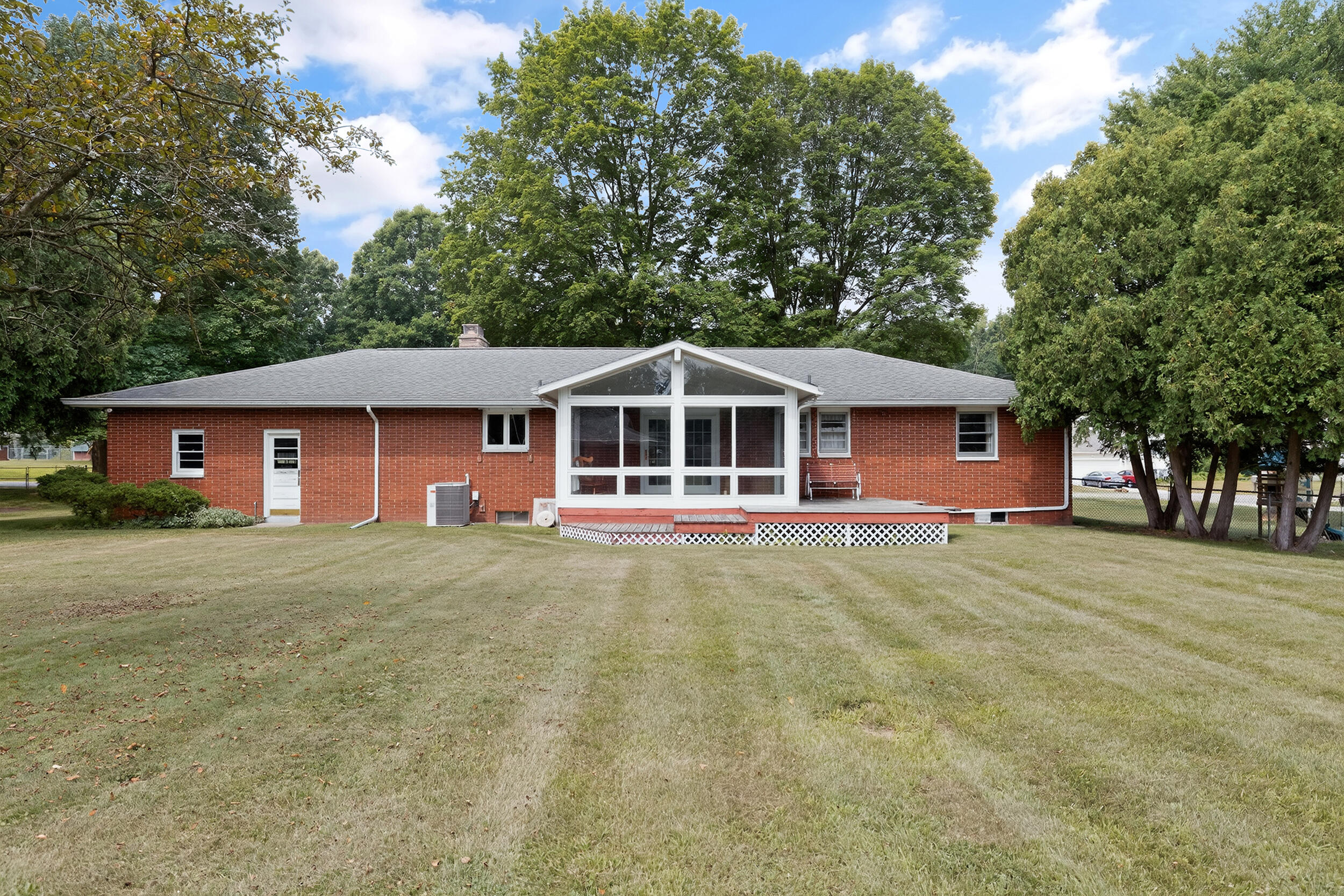128 Schirmer Parkway Buchanan MI 49107
