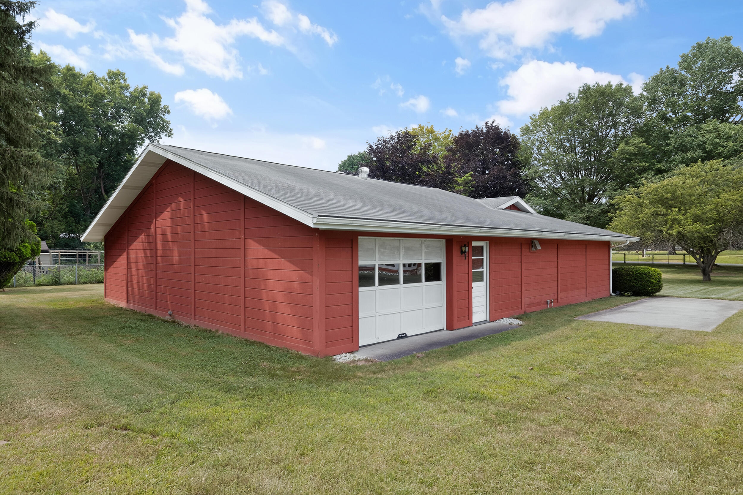 128 Schirmer Parkway Buchanan MI 49107