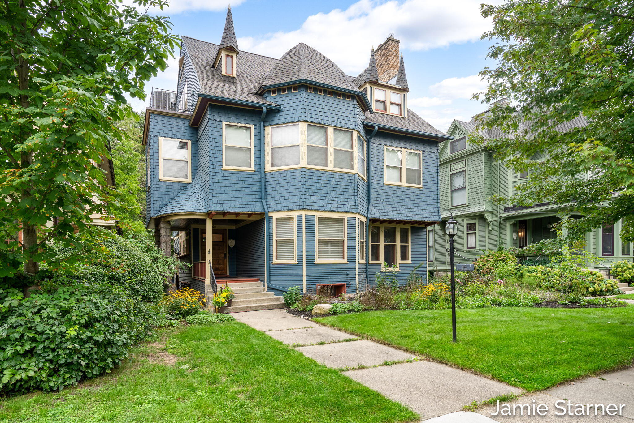 60 College Avenue NE Grand Rapids MI 49503