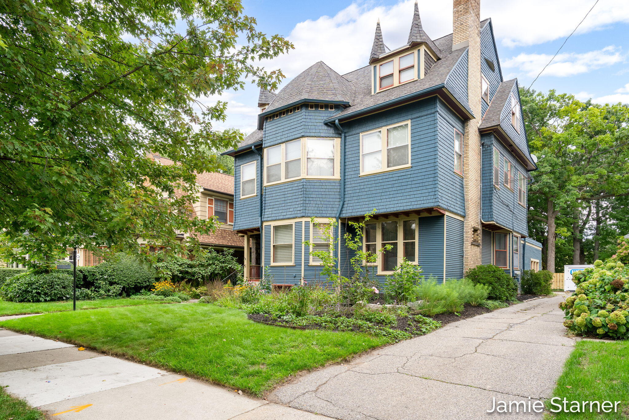 60 College Avenue NE Grand Rapids MI 49503
