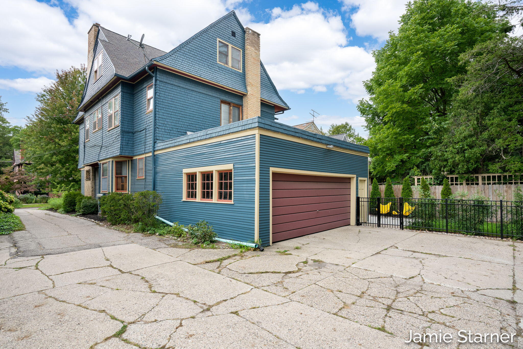 60 College Avenue NE Grand Rapids MI 49503