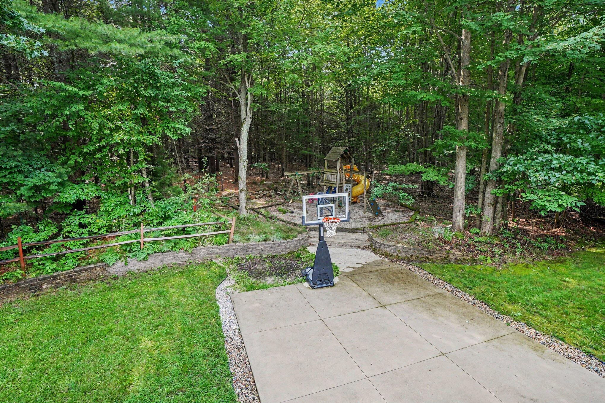6400 Boulder Drive Norton Shores MI 49444