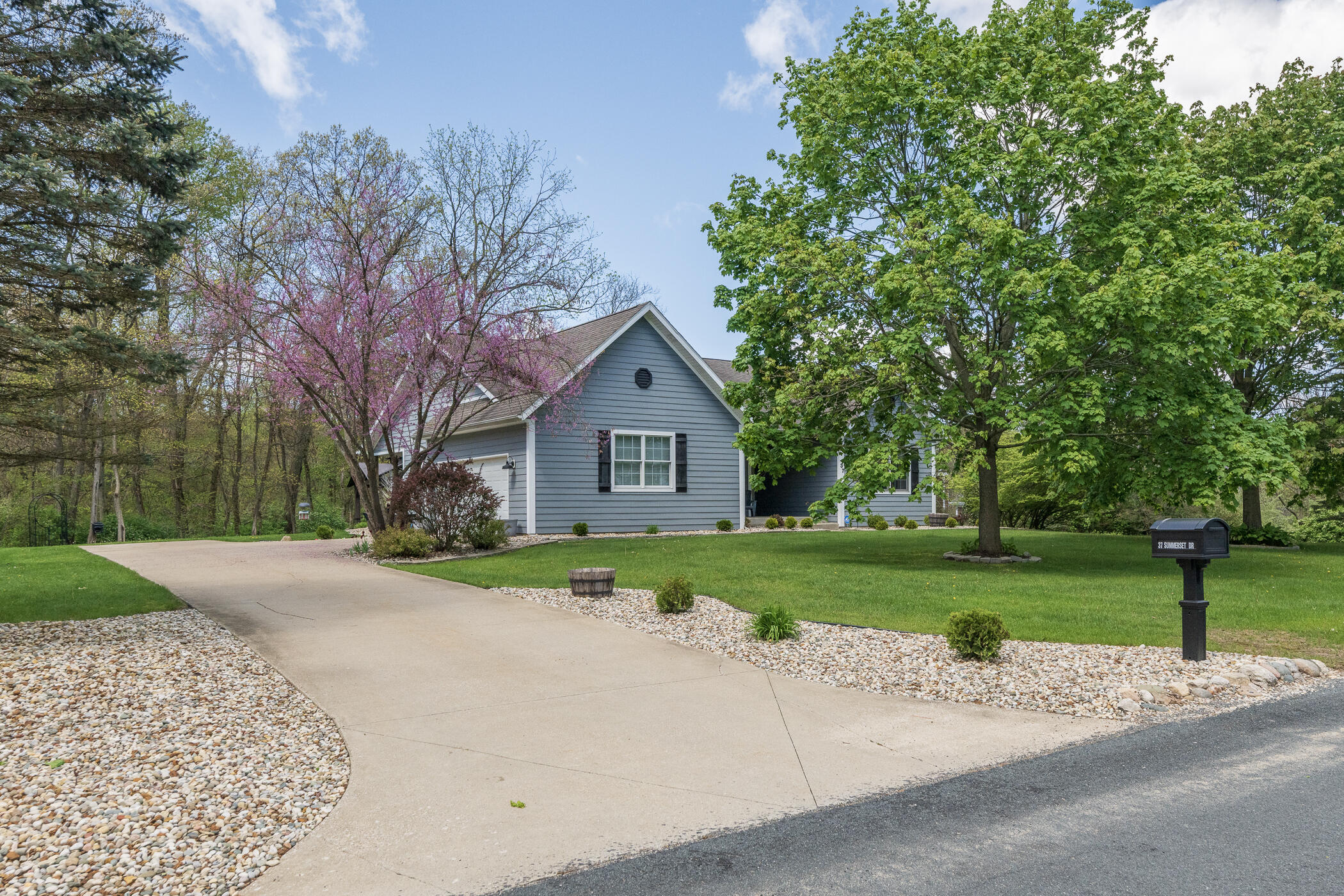 37 Summerset Drive Kalamazoo MI 49009