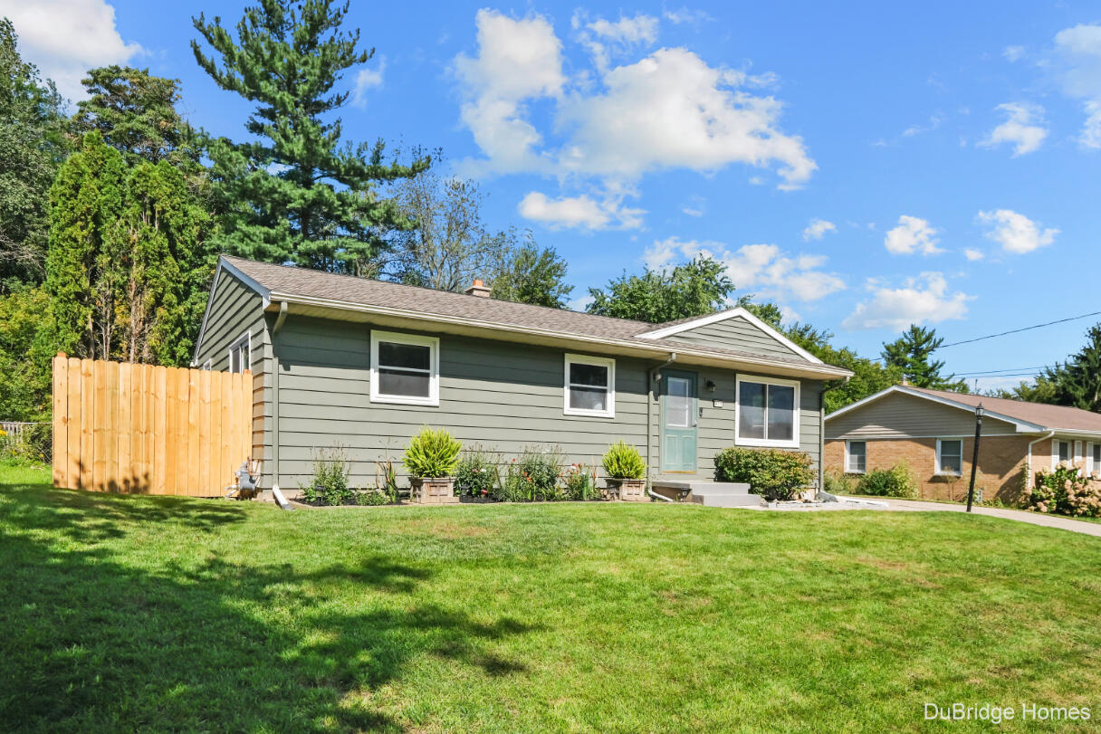 977 Coventry Drive NW Grand Rapids MI 49544