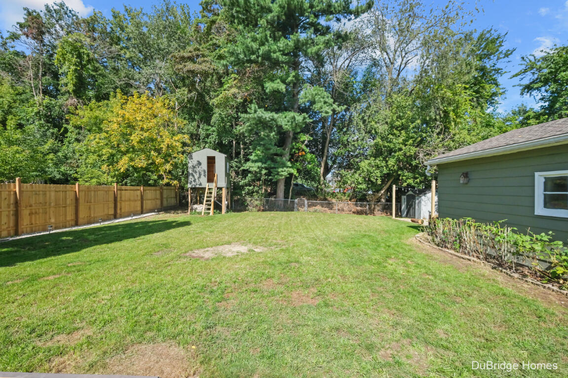 977 Coventry Drive NW Grand Rapids MI 49544