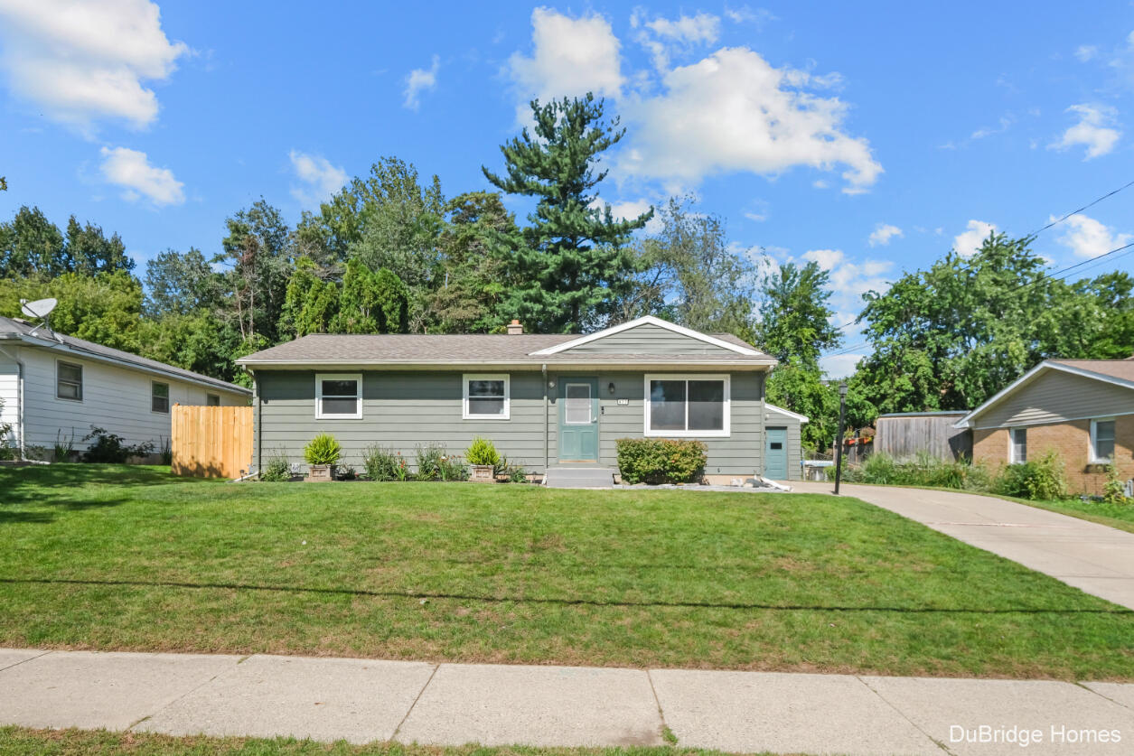 977 Coventry Drive NW Grand Rapids MI 49544