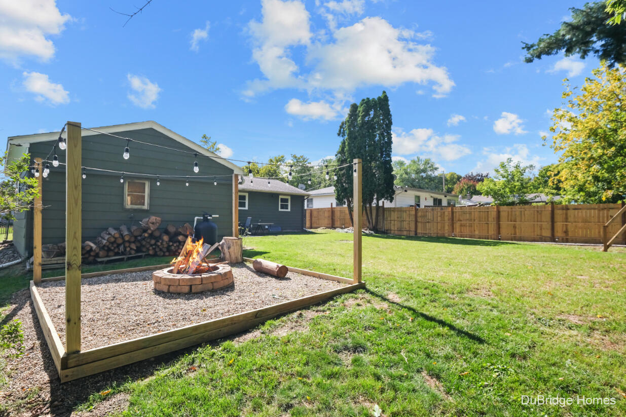 977 Coventry Drive NW Grand Rapids MI 49544