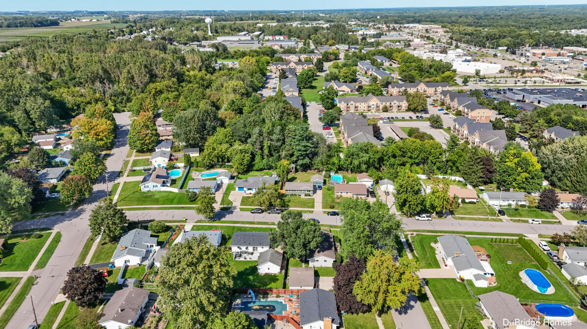 977 Coventry Drive NW Grand Rapids MI 49544