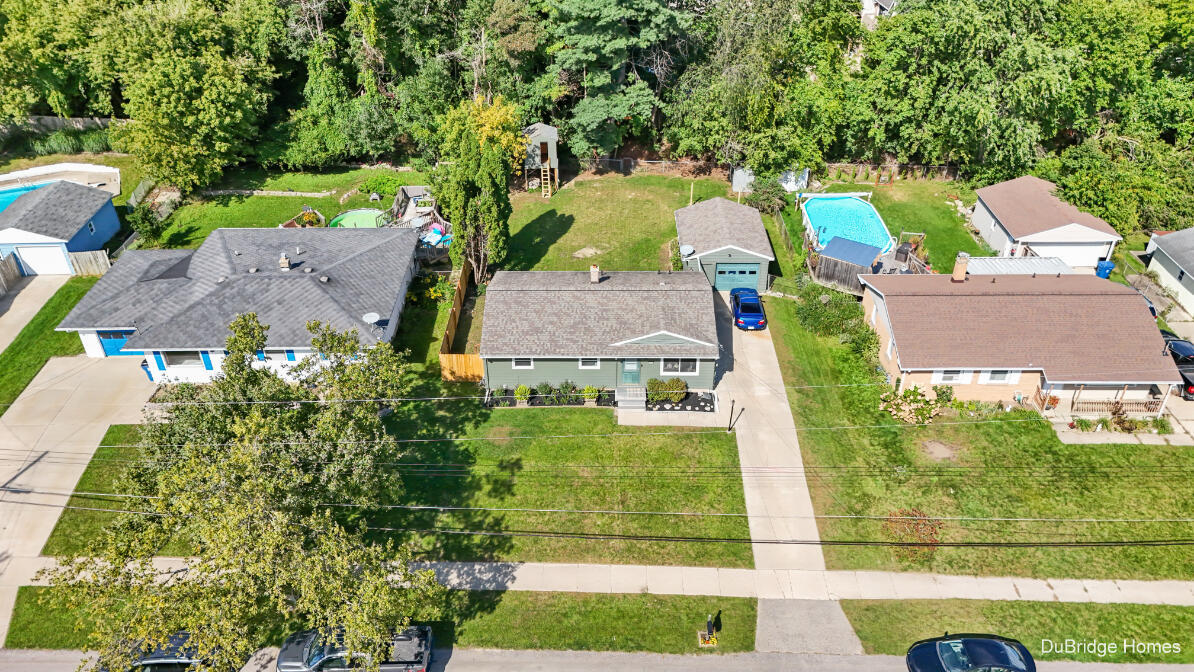 977 Coventry Drive NW Grand Rapids MI 49544