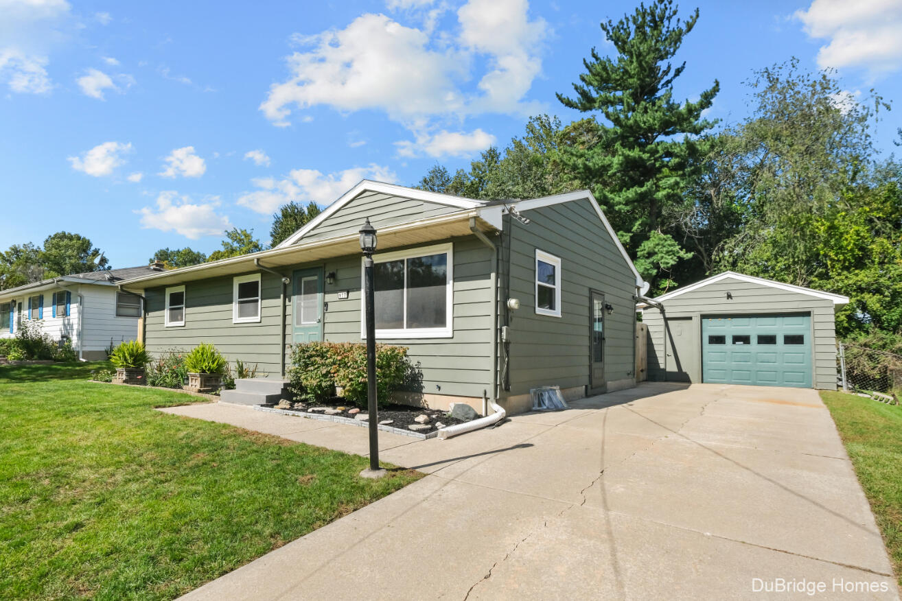 977 Coventry Drive NW Grand Rapids MI 49544