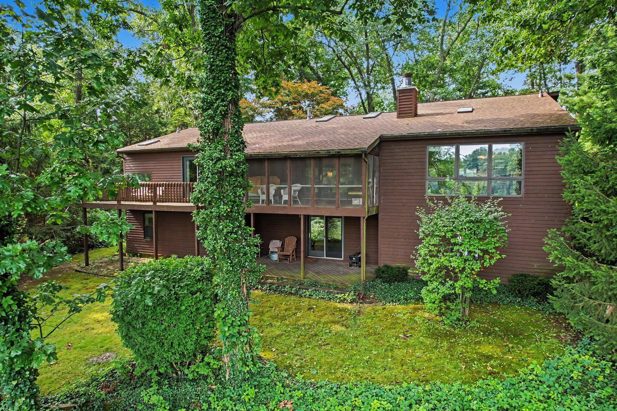 9808 Oak Forest Circle Kalamazoo MI 49009