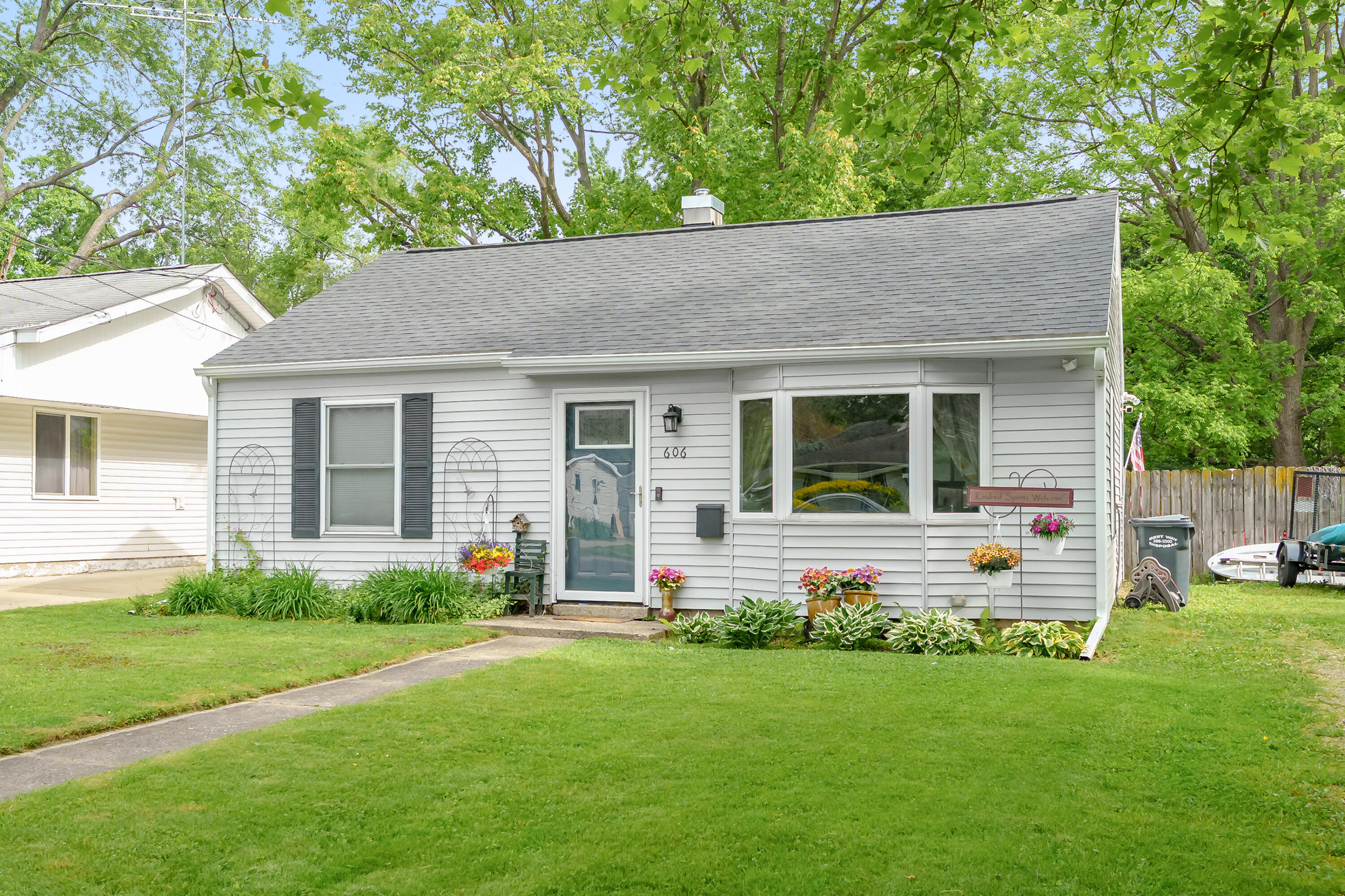 606 Pleasant Avenue Kalamazoo MI 49008