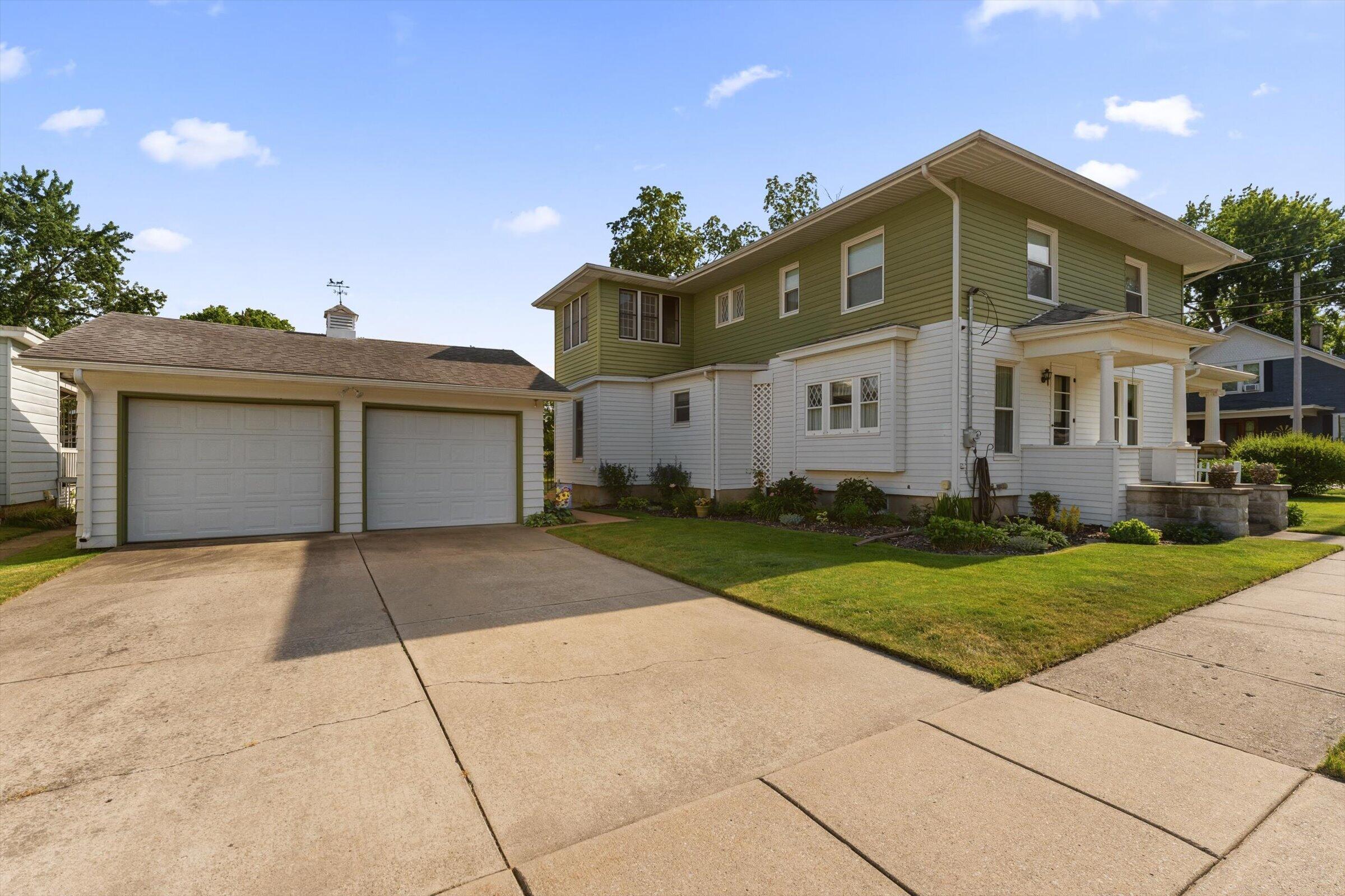 208 Moccasin Street Buchanan MI 49107