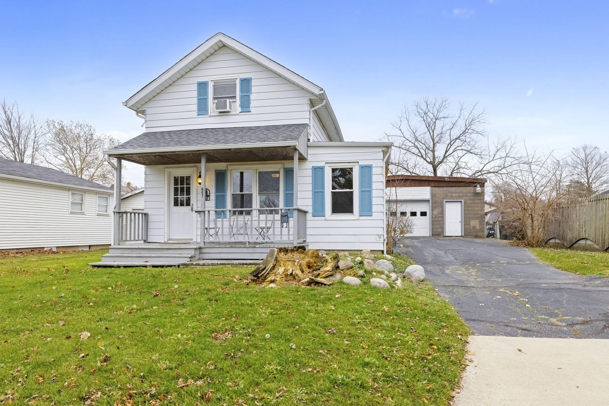 607 Sherwood Avenue Three Oaks MI 49128