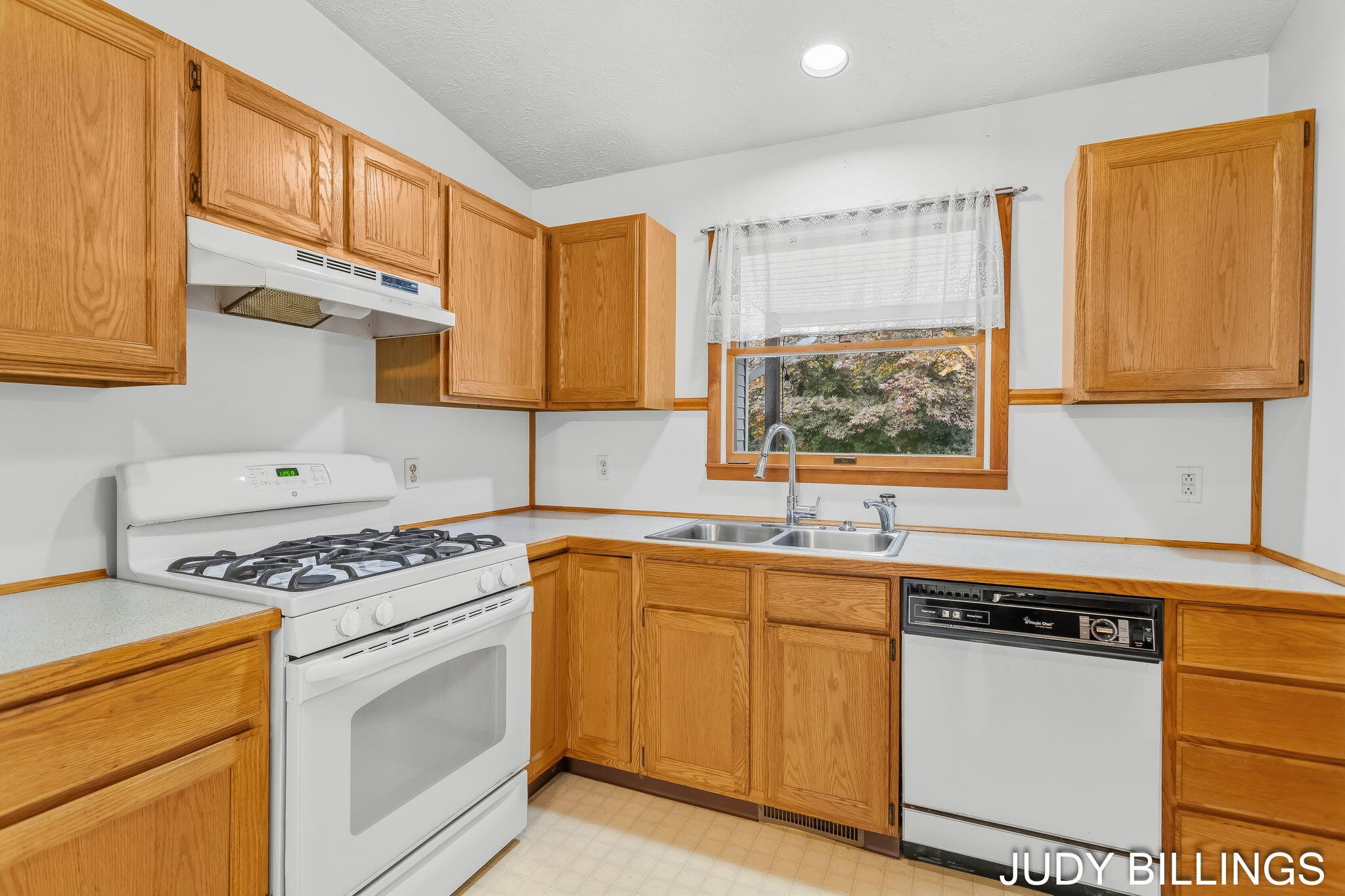 6675 120th Avenue Fennville MI 49408