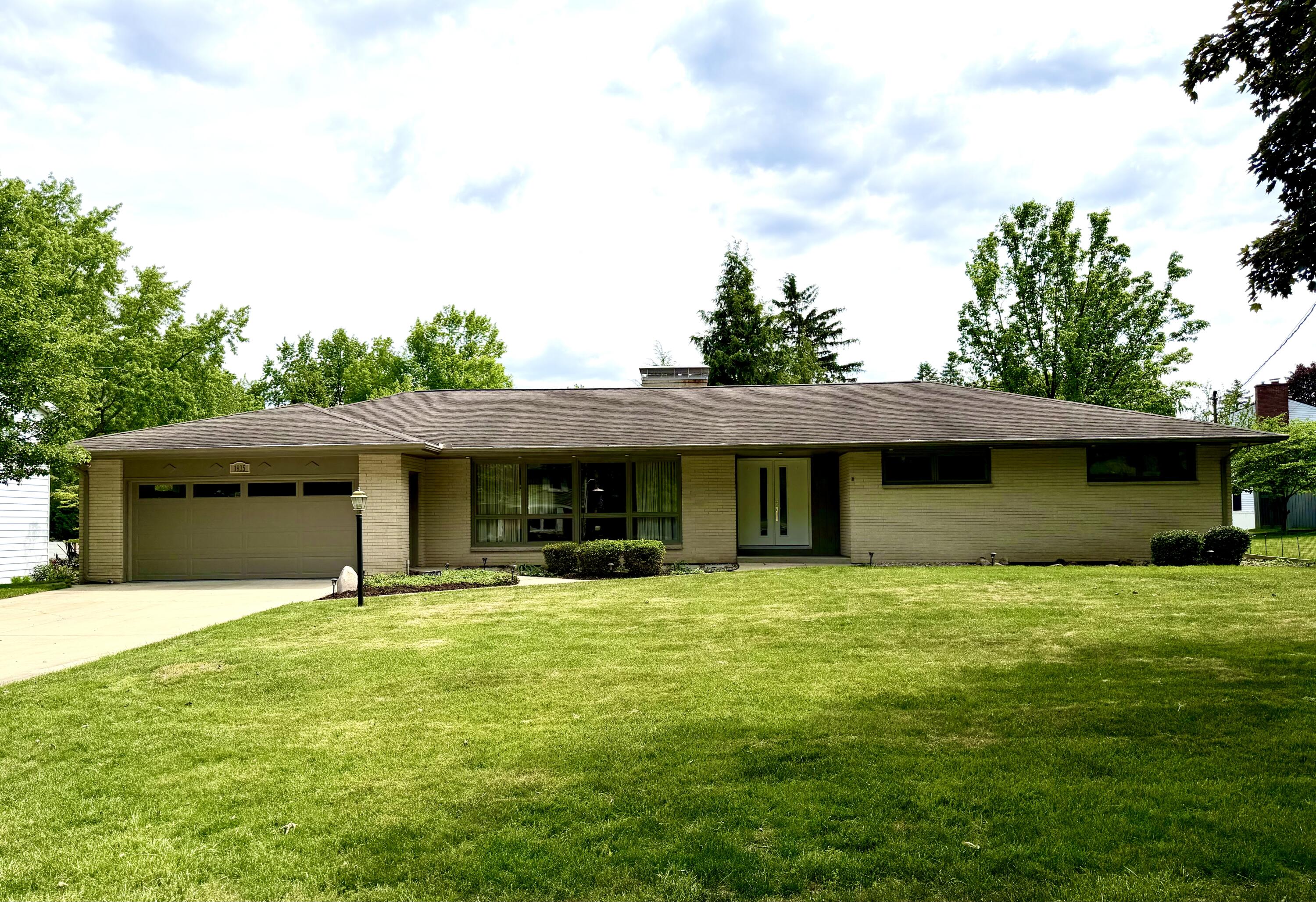 1935 Skyler Drive Kalamazoo MI 49008