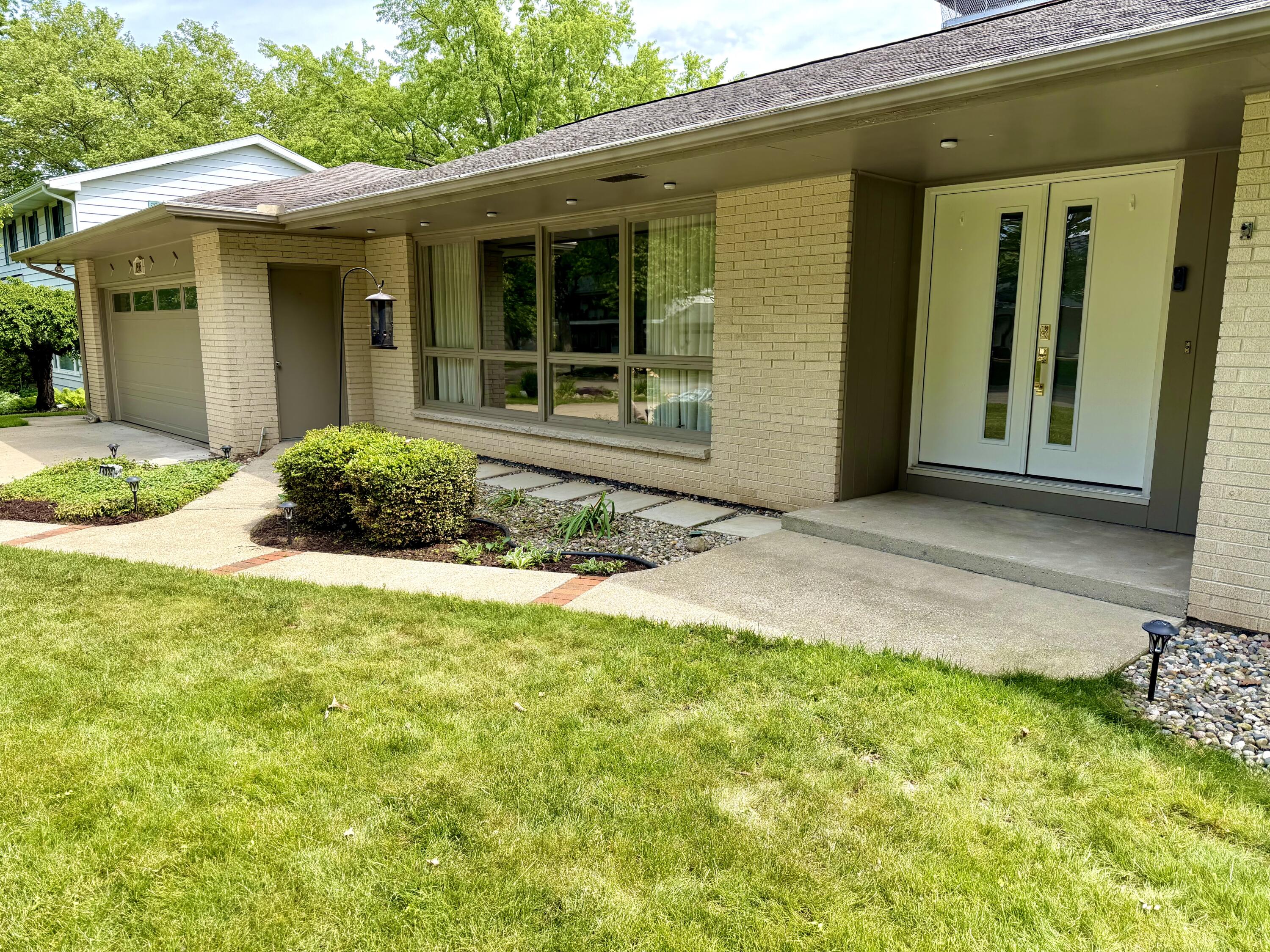 1935 Skyler Drive Kalamazoo MI 49008