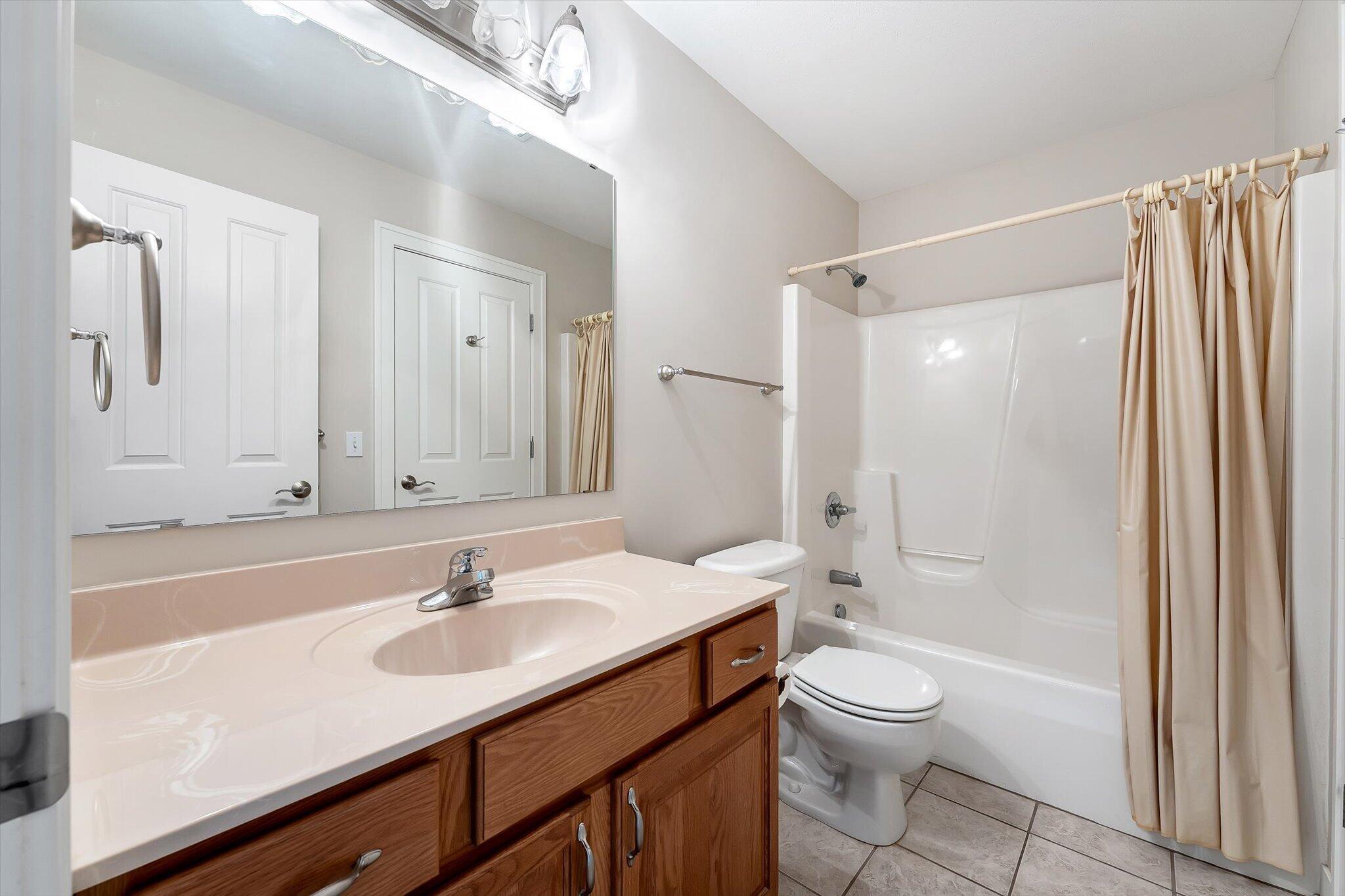 2510 Thoreau Court NE Grand Rapids MI 49525