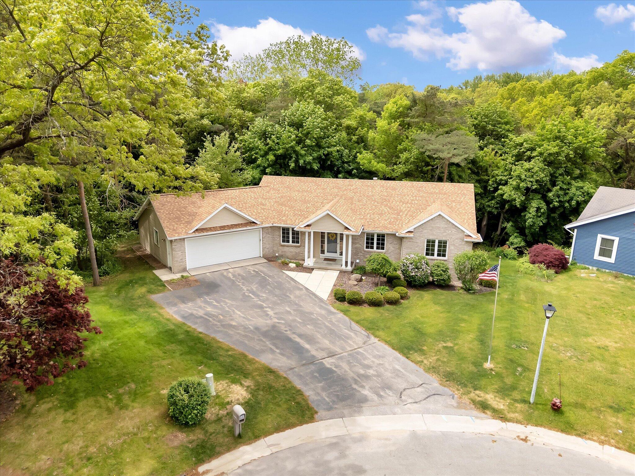 2510 Thoreau Court NE Grand Rapids MI 49525