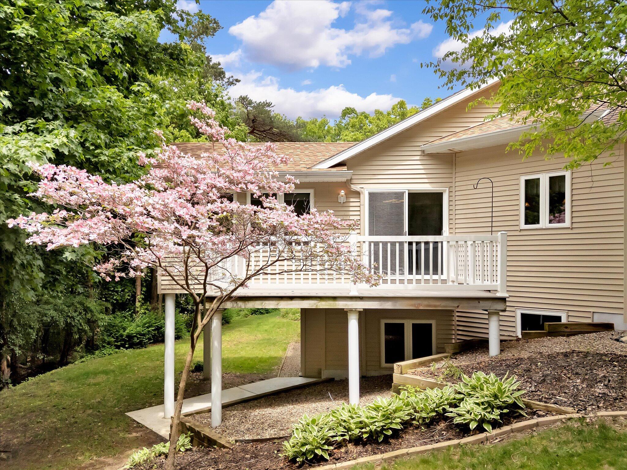 2510 Thoreau Court NE Grand Rapids MI 49525