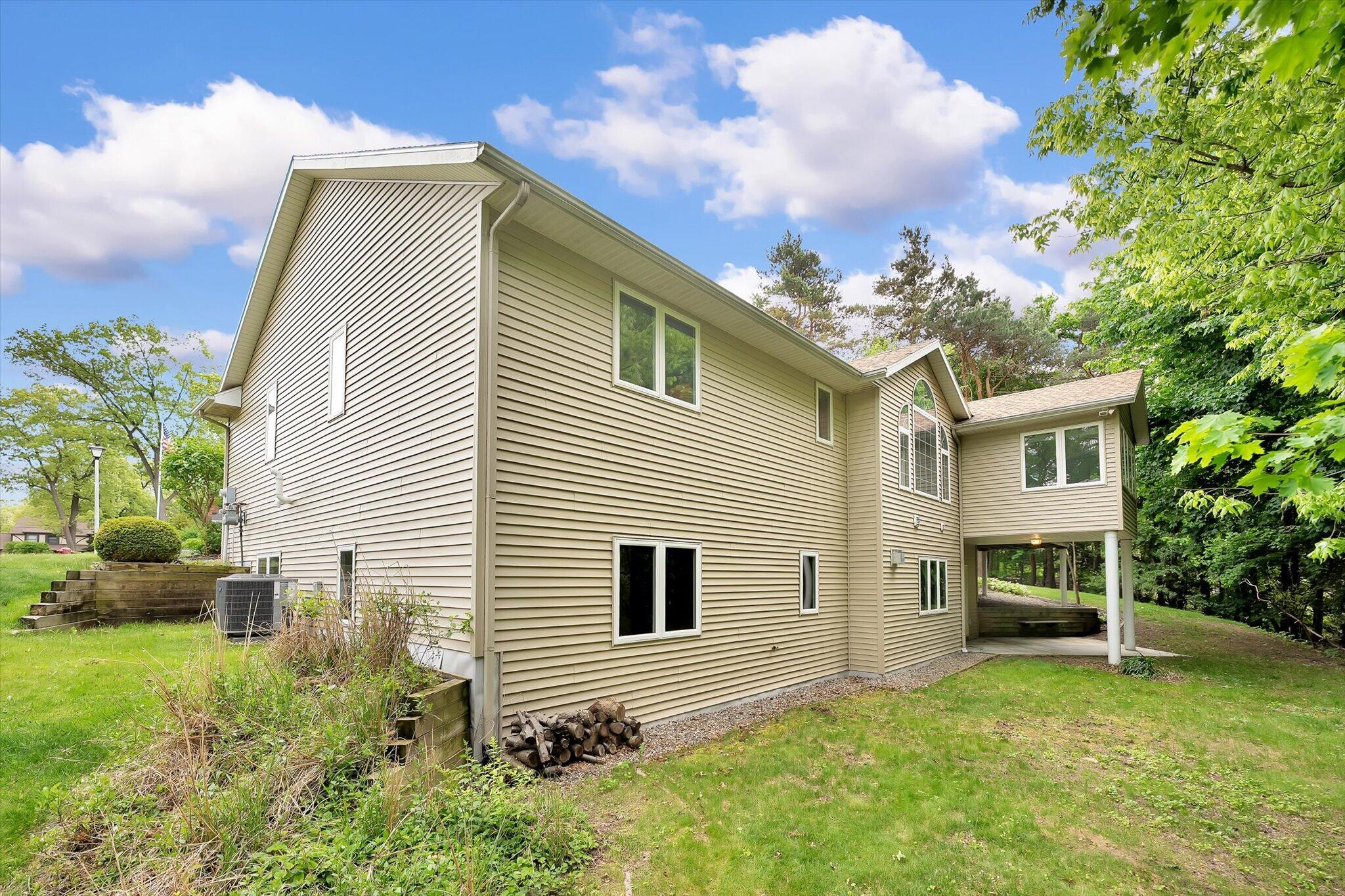 2510 Thoreau Court NE Grand Rapids MI 49525