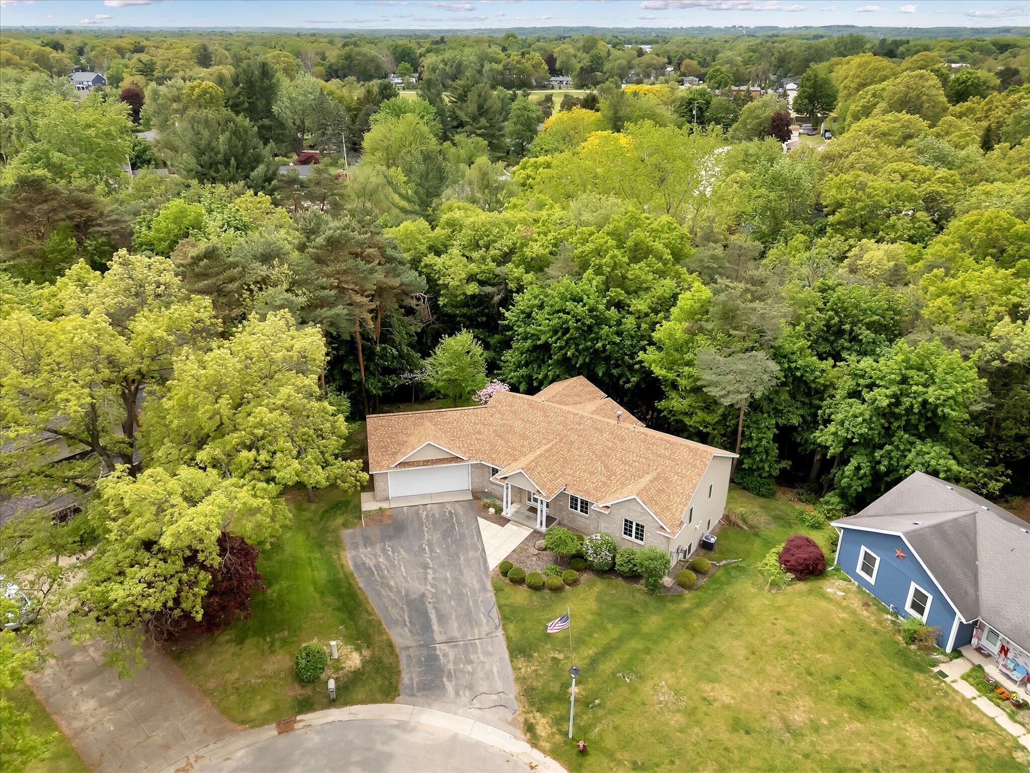 2510 Thoreau Court NE Grand Rapids MI 49525
