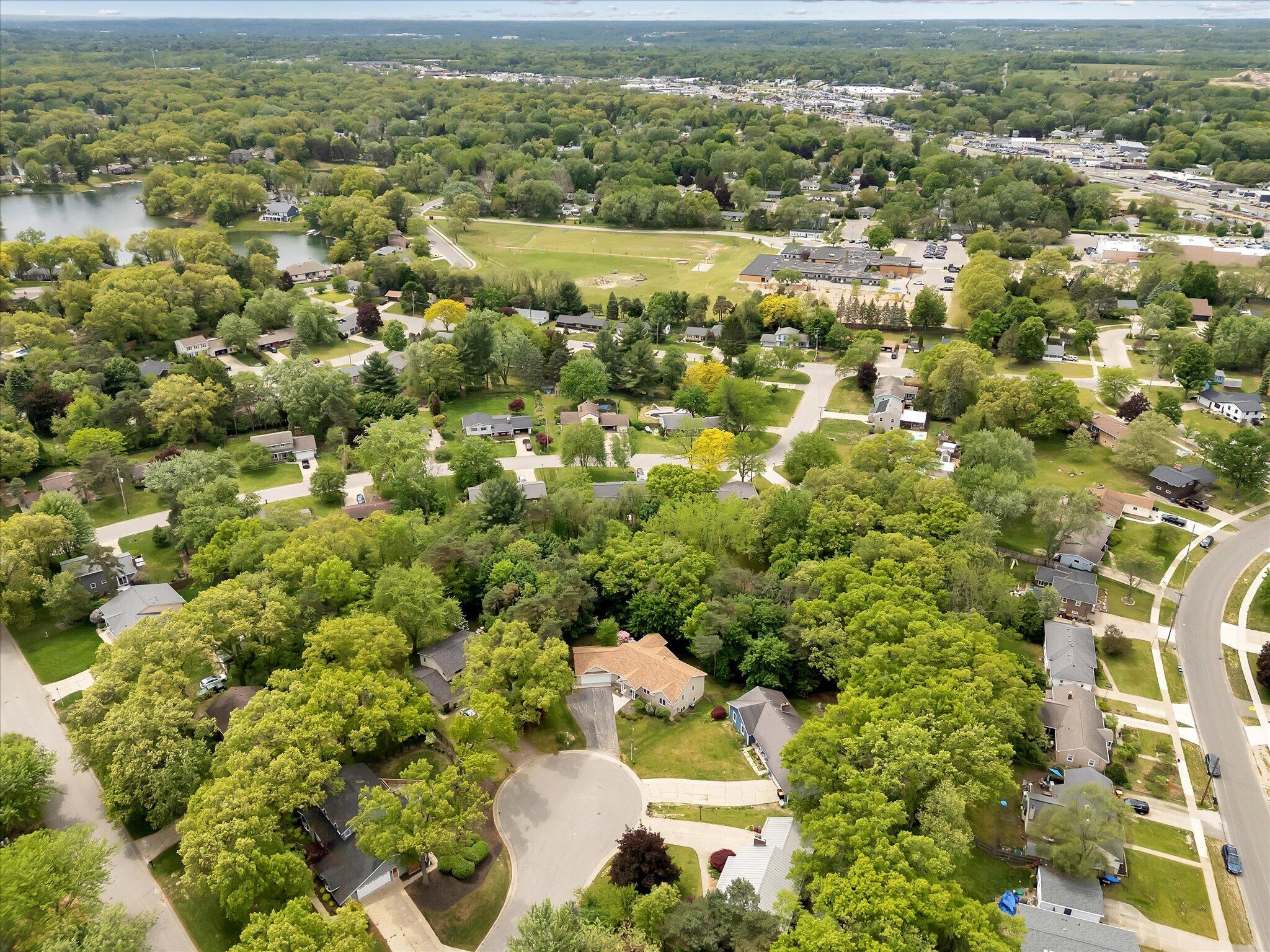 2510 Thoreau Court NE Grand Rapids MI 49525