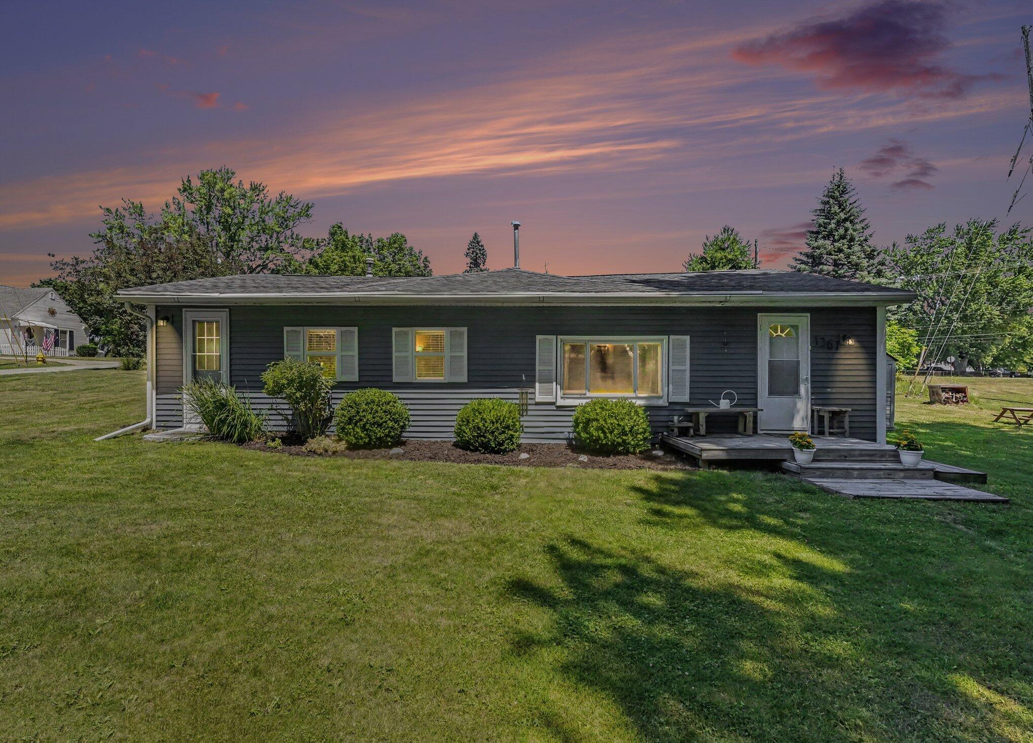 1261 Van Portfliet Drive NW Grand Rapids MI 49534