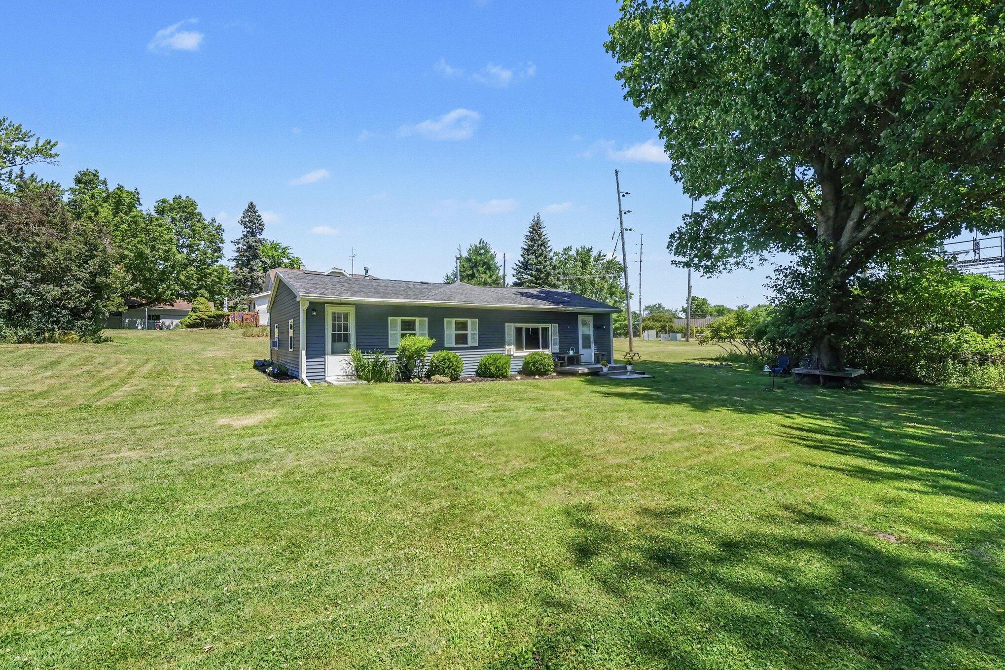 1261 Van Portfliet Drive NW Grand Rapids MI 49534