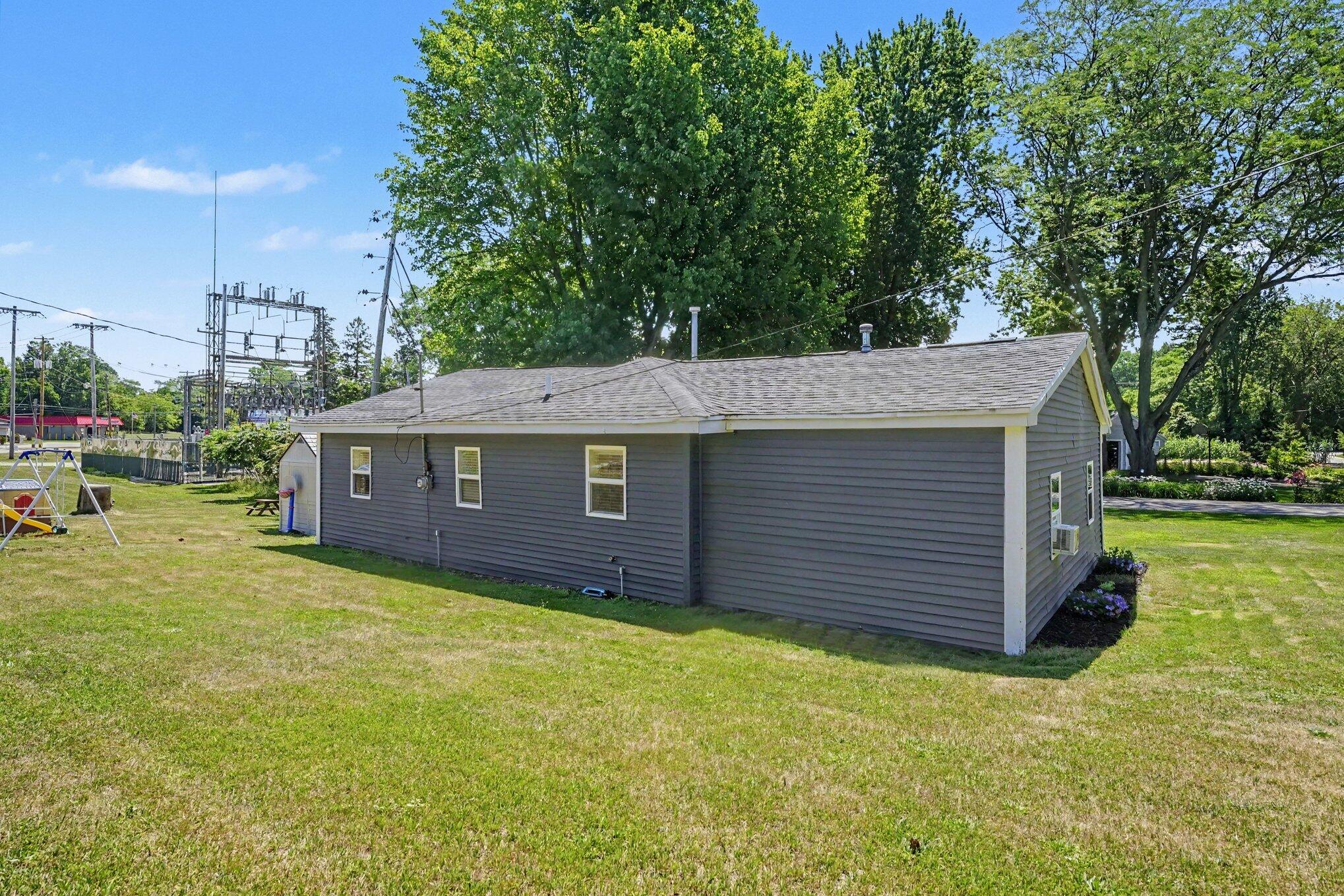 1261 Van Portfliet Drive NW Grand Rapids MI 49534
