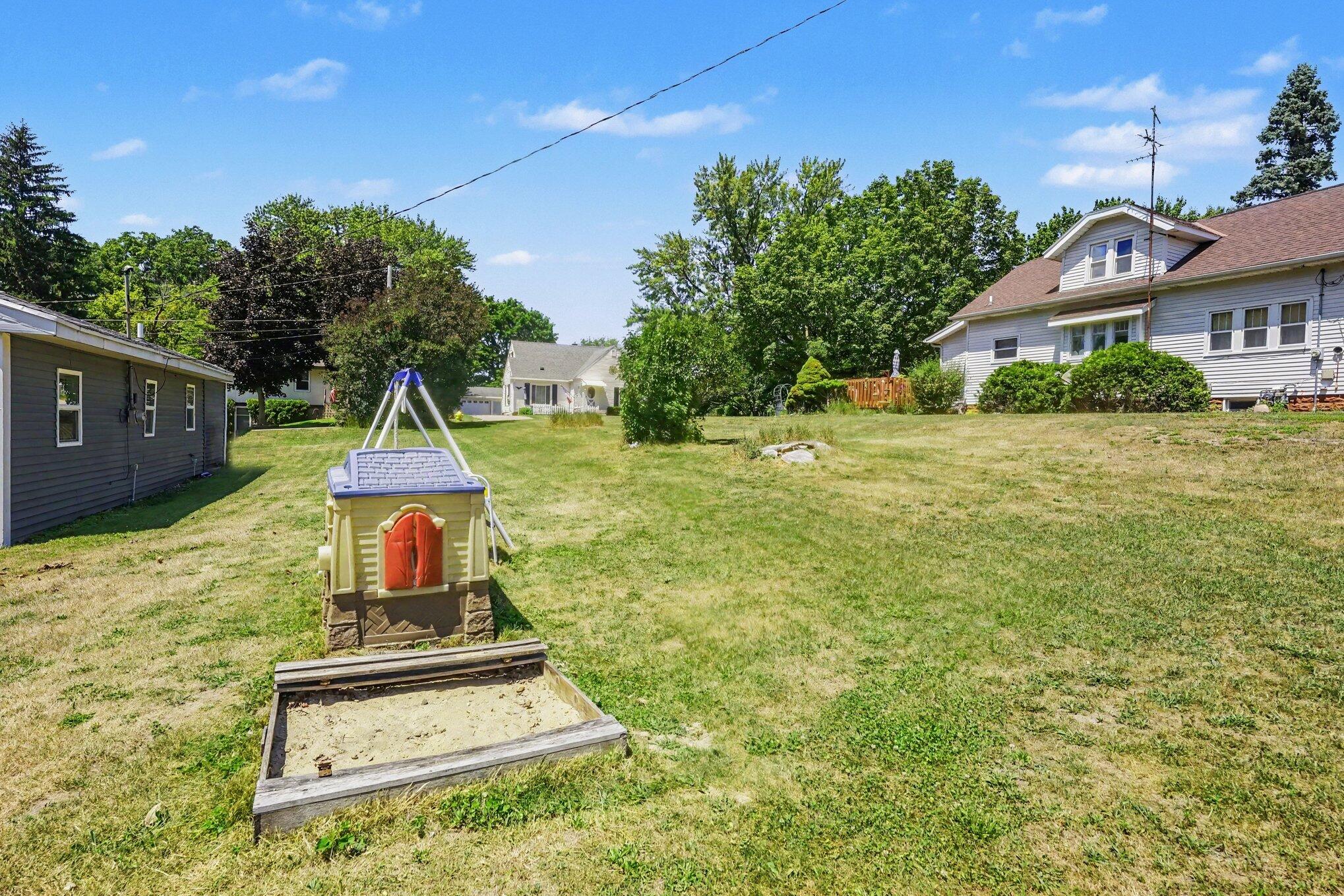 1261 Van Portfliet Drive NW Grand Rapids MI 49534