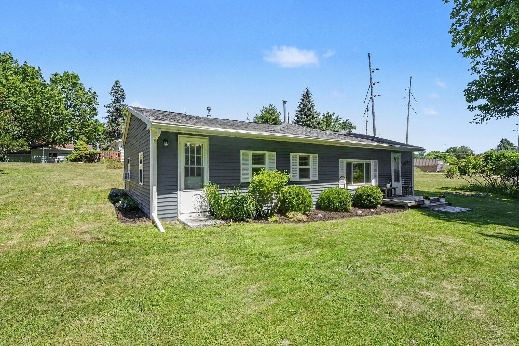 1261 Van Portfliet Drive NW Grand Rapids MI 49534
