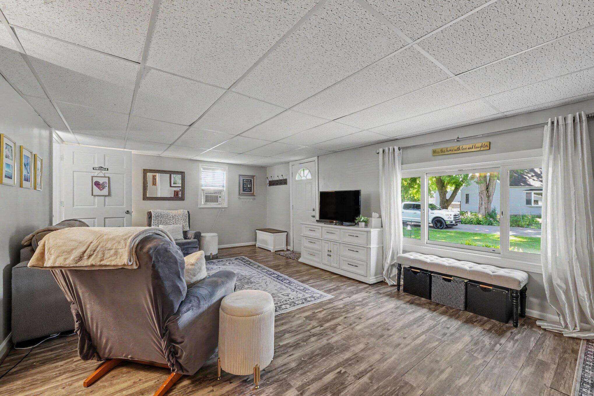 1261 Van Portfliet Drive NW Grand Rapids MI 49534