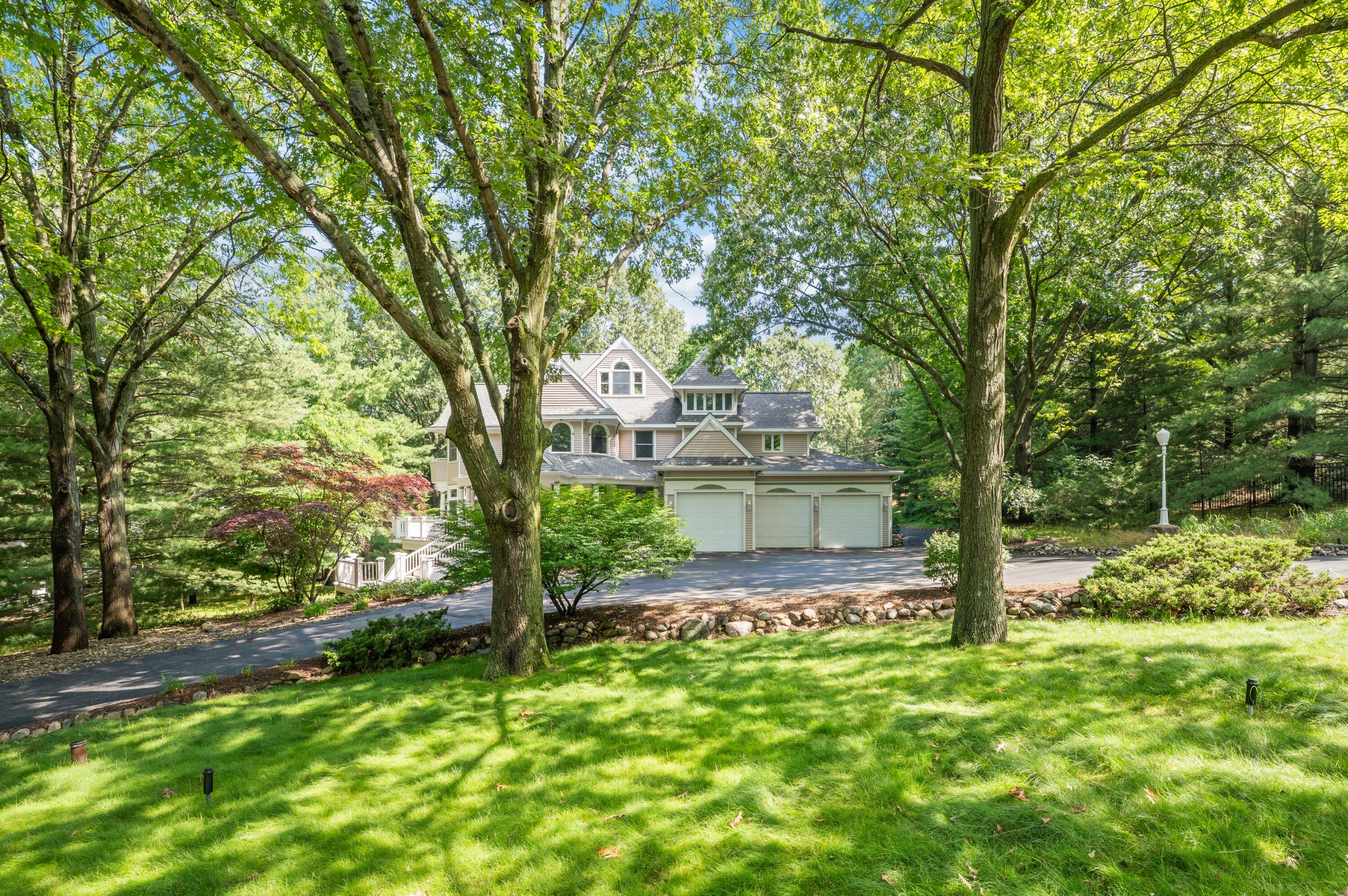 3003 Dunes Valley Path Stevensville MI 49127