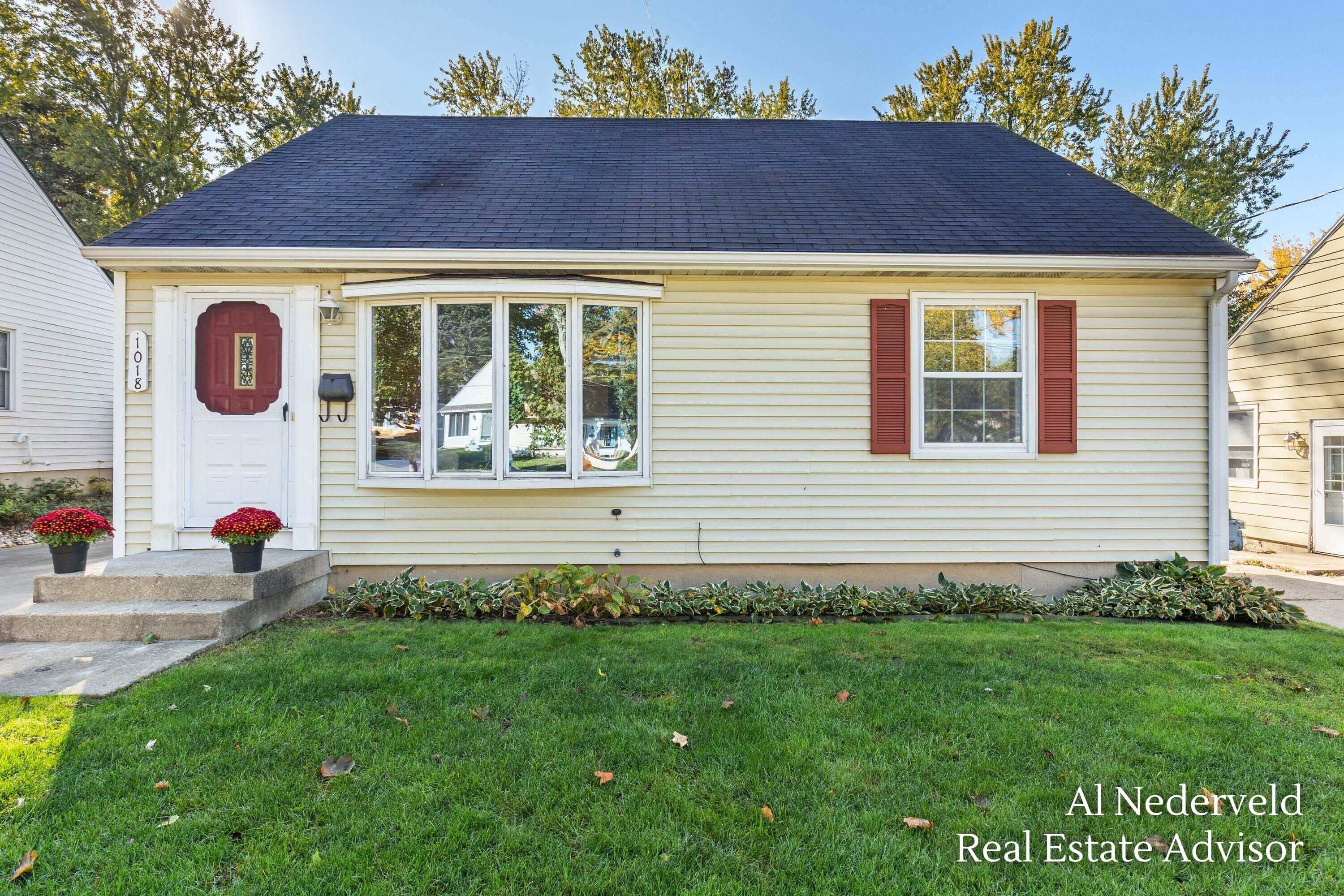 1018 Kentwood Drive NE Grand Rapids MI 49505