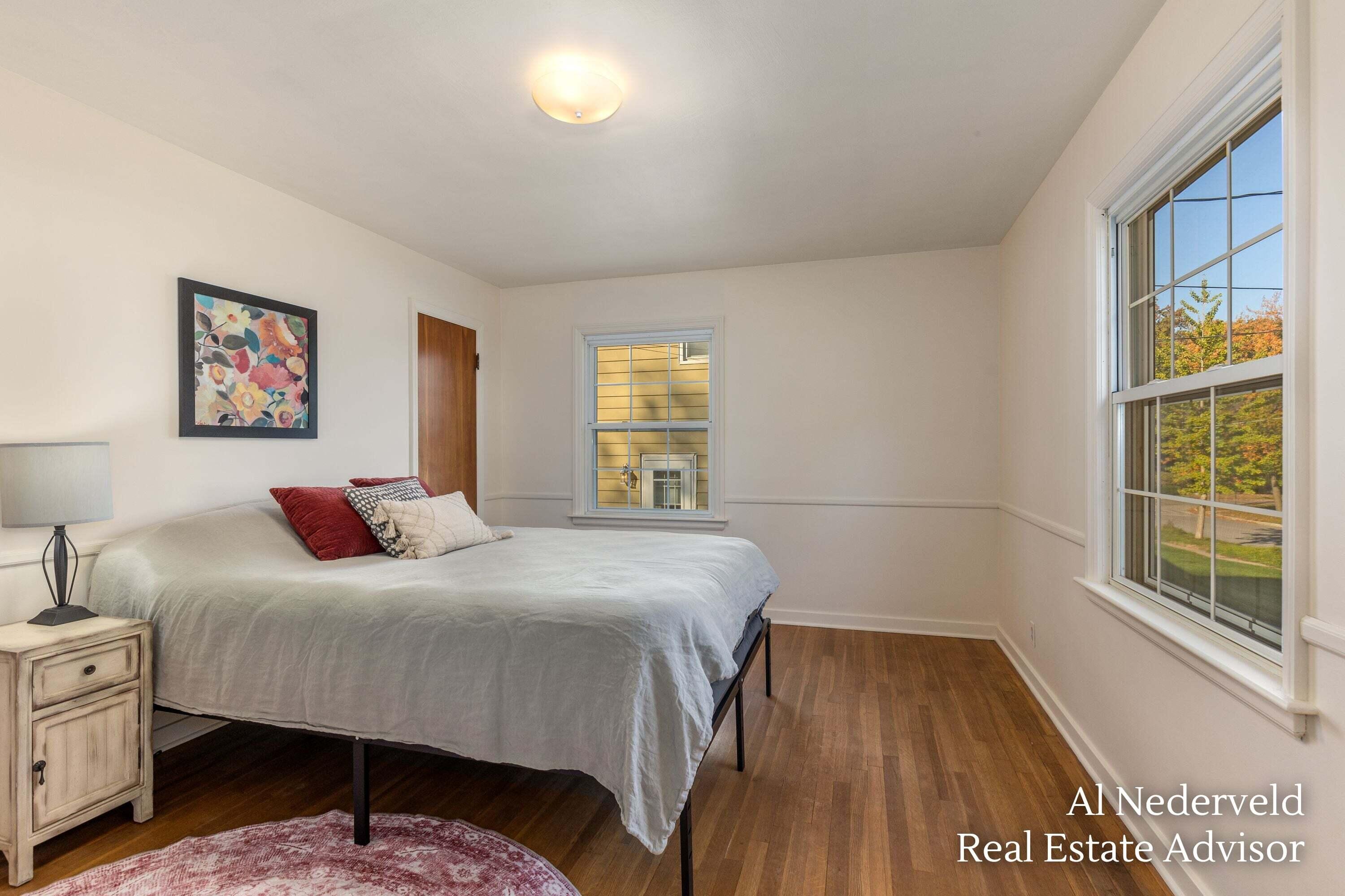 1018 Kentwood Drive NE Grand Rapids MI 49505