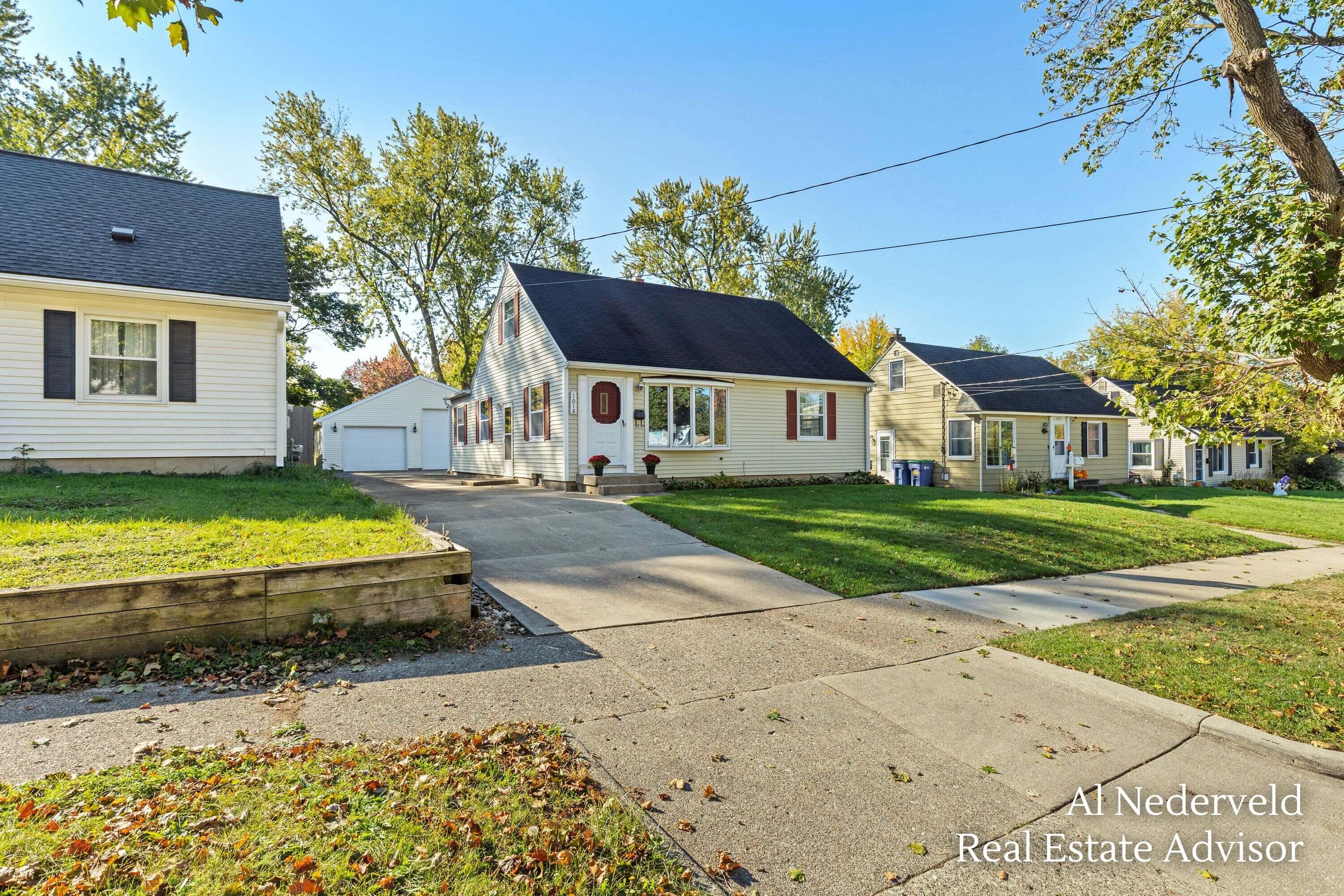 1018 Kentwood Drive NE Grand Rapids MI 49505