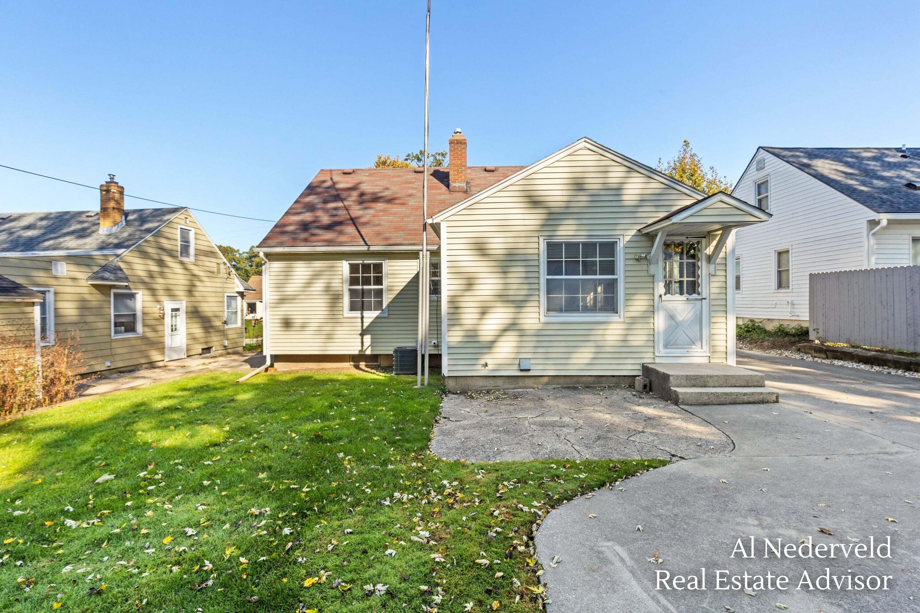 1018 Kentwood Drive NE Grand Rapids MI 49505